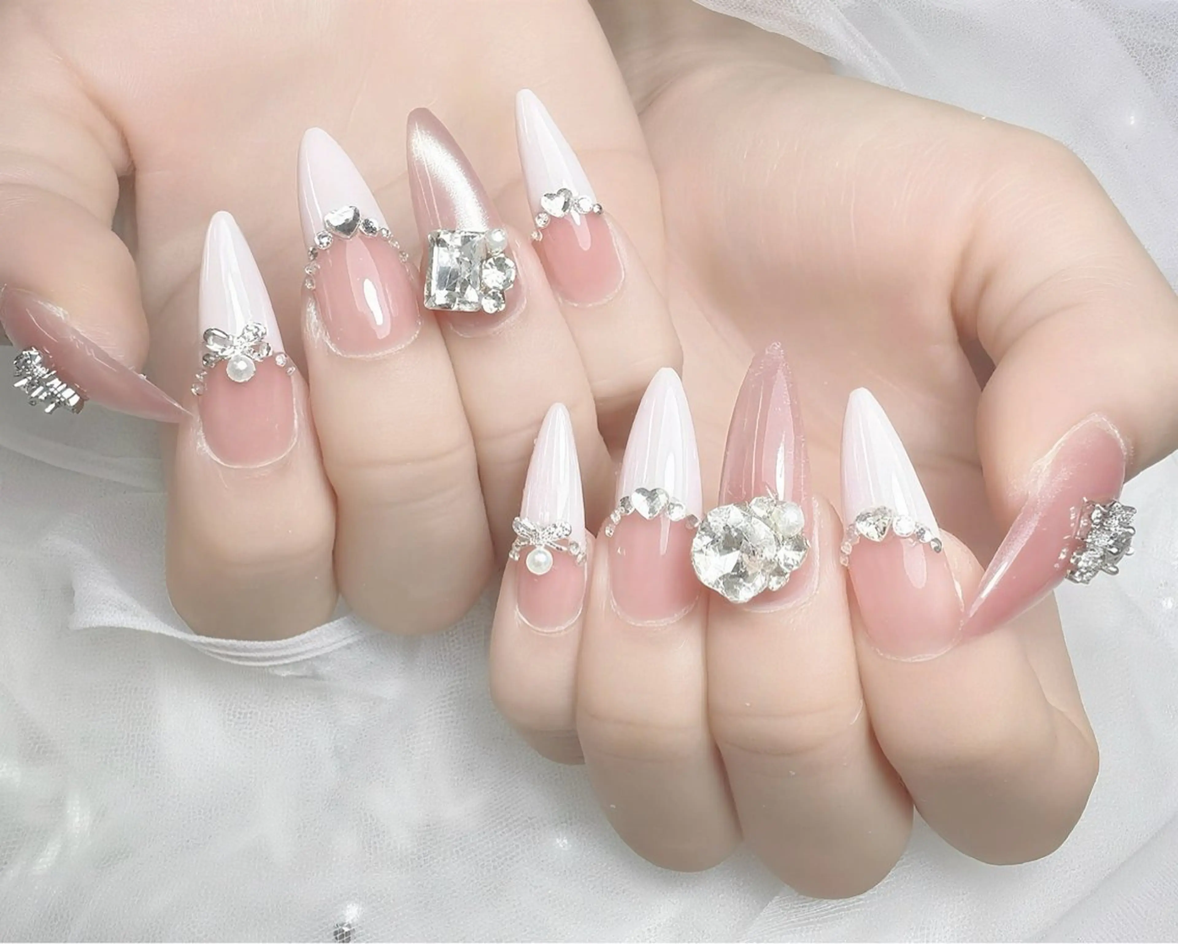 ネイル フレンチネイル ストーンネイル ワンホンネイル ハンドネイル ハンドケア Gote Kawa nail salonのネイルデザイン