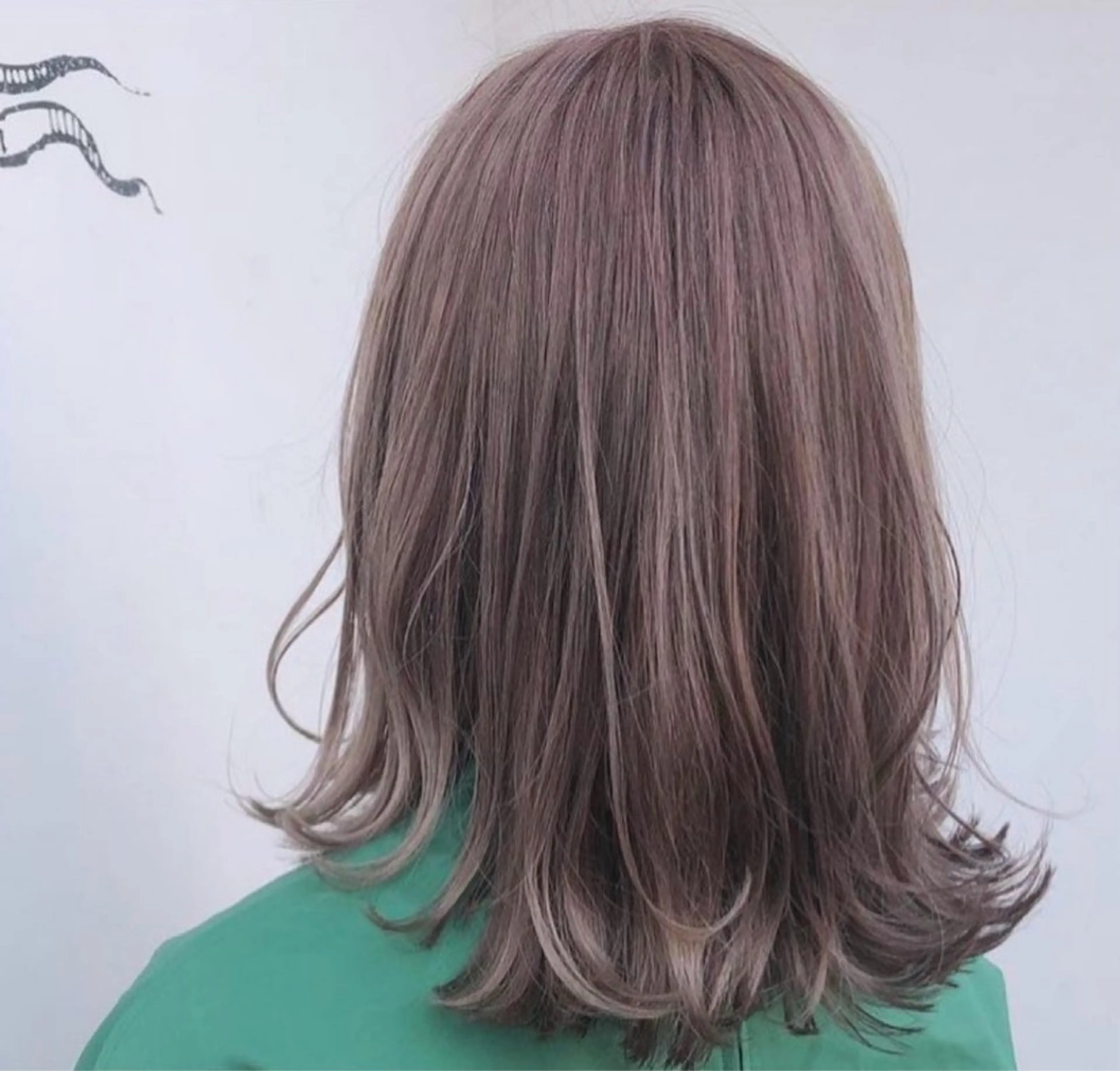 ミディアム 林 夢良のヘアスタイル