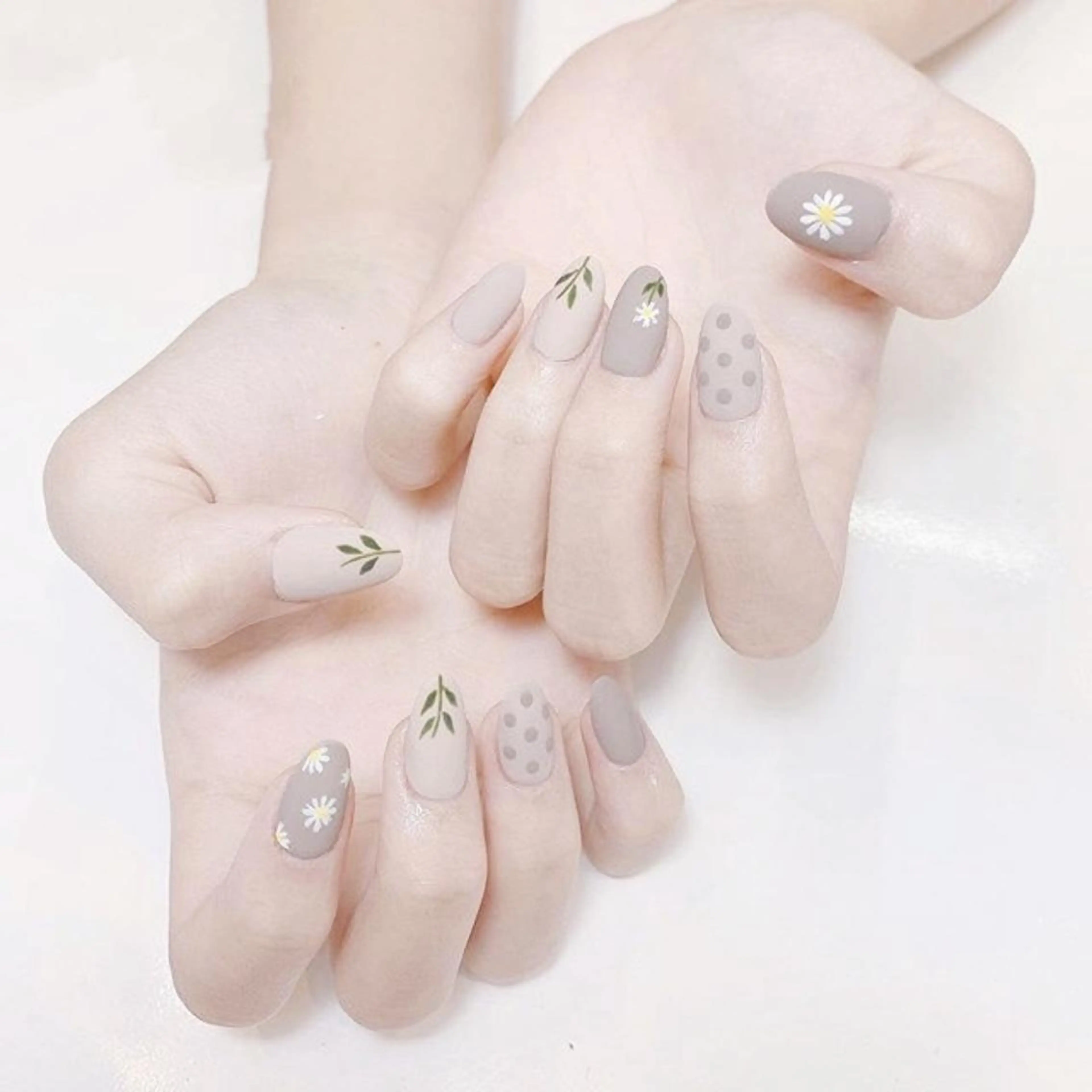 ネイル 春ネイル Cute beauty2のマツエク・マツパデザイン