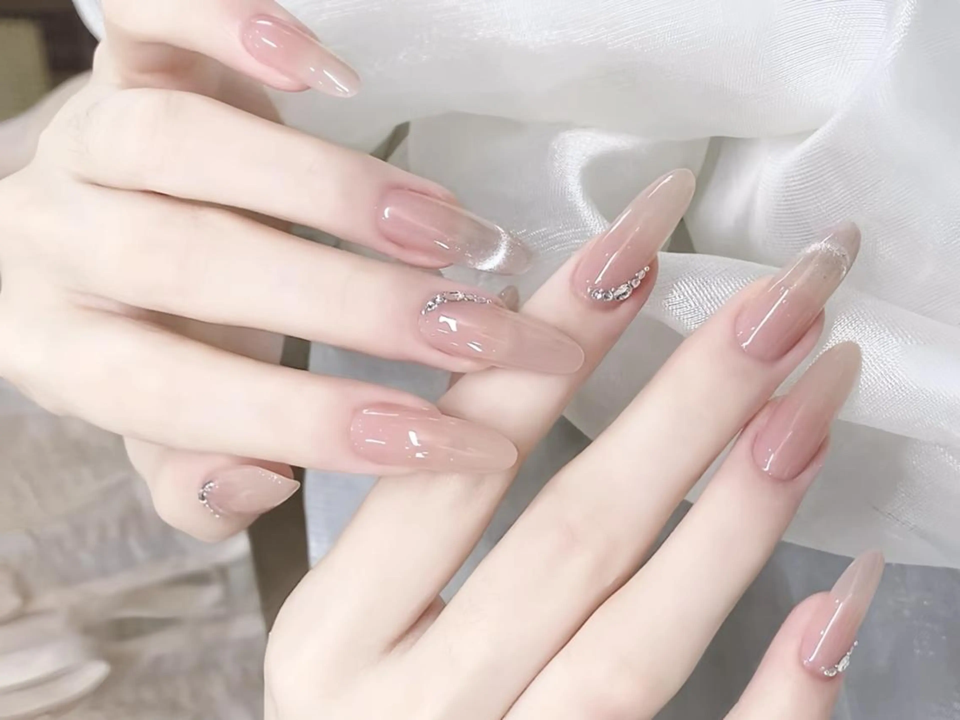 ネイル オーロラネイル チークネイル 長さ出し フットネイル フレンチネイル ハンドネイル ハンドケア Zz nail salonのネイルデザイン