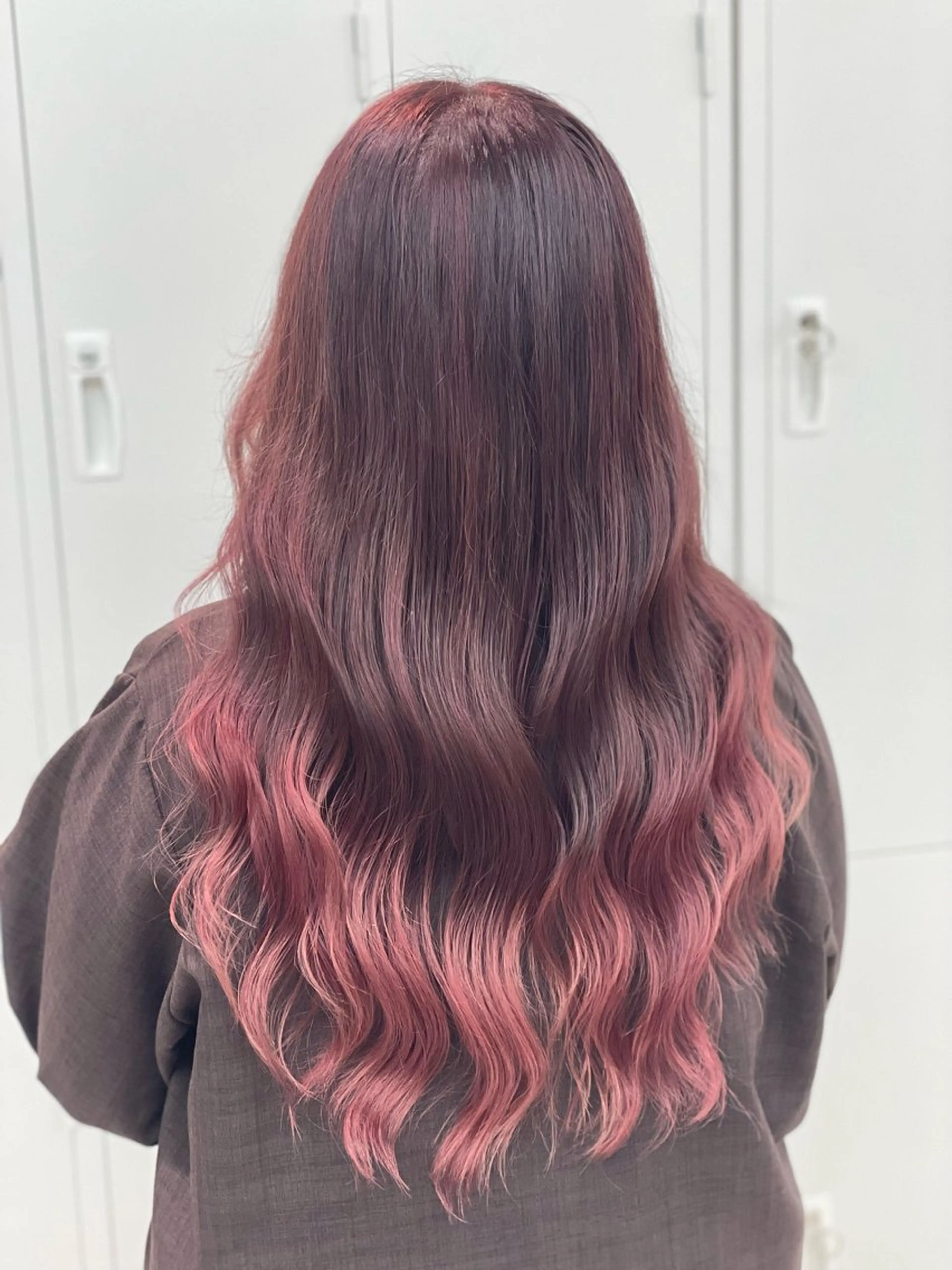 ロング カラー ショーヤ/ブリーチ /バレイヤージュのヘアスタイル