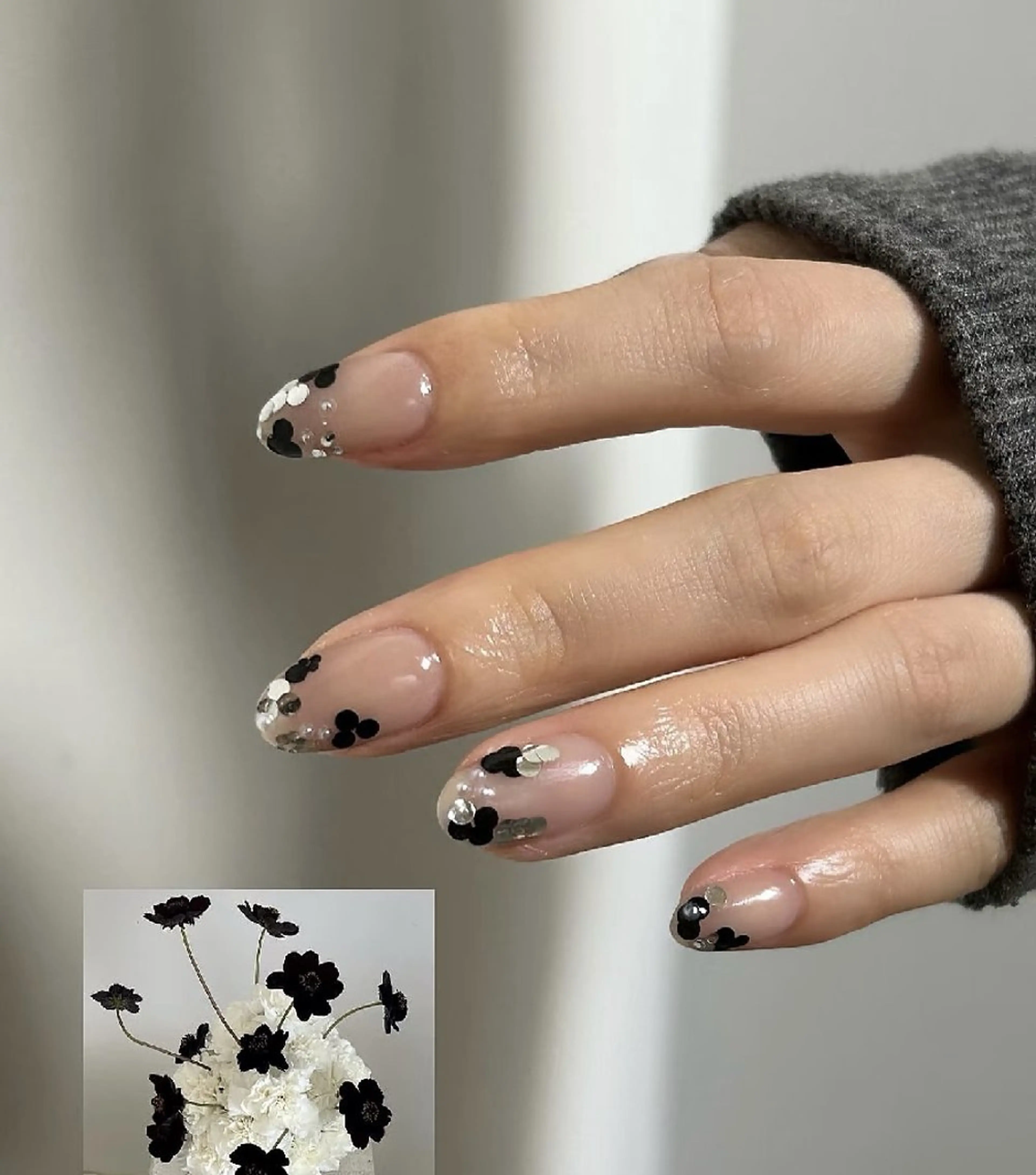 ネイル チークネイル フレンチネイル ジェルネイル ガーリー キラキラネイル ハンドネイル UM Nail Salonのネイルデザイン