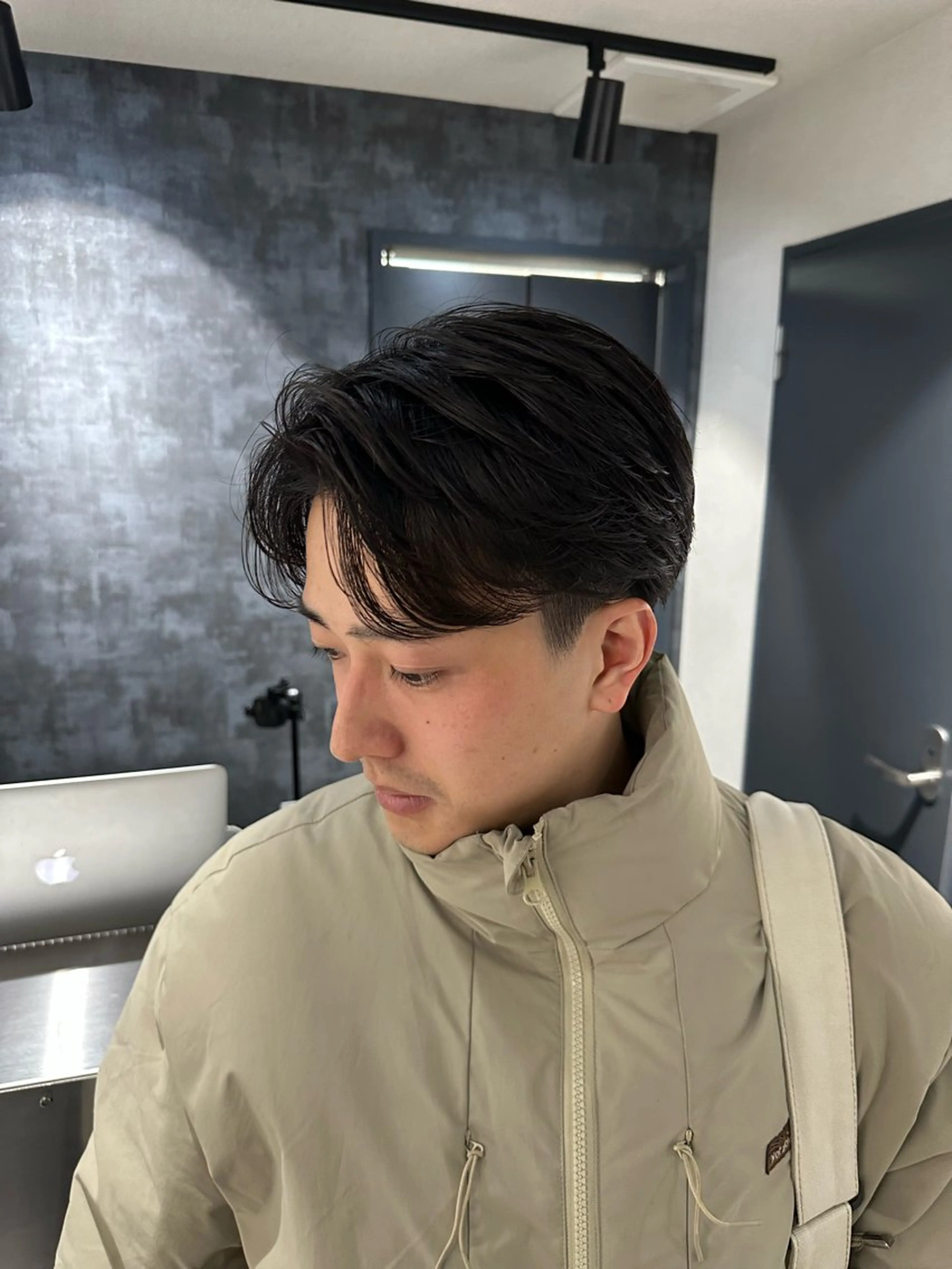 ミディアム メンズ カット SALOWIN 原宿 iori所属・🌟原宿指名No.1 センターパート⭐️のヘアスタイル