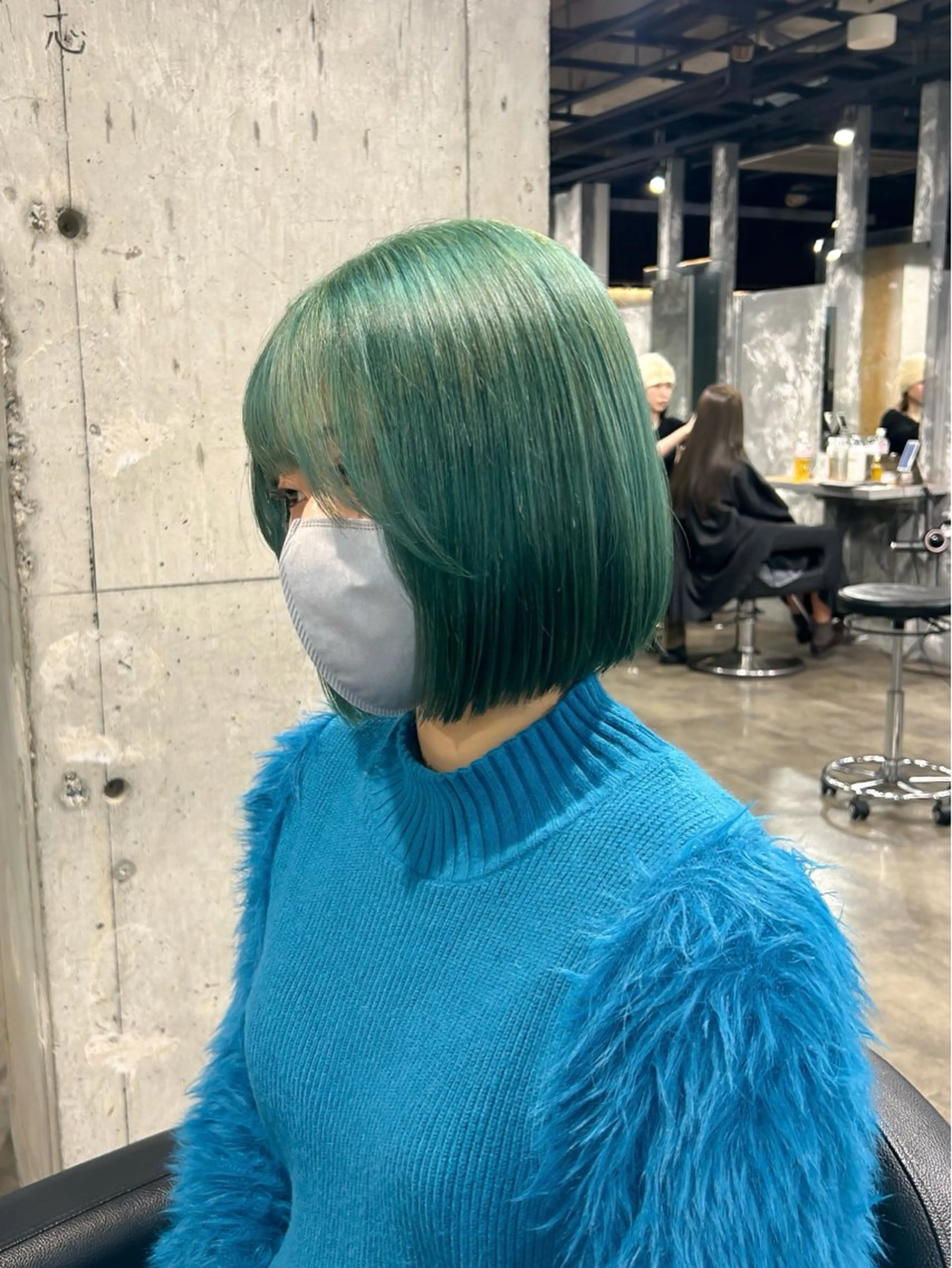 ショート カラー 前下がりボブ ハイトーンカラー ボブ 僕なら縮毛矯正してて もブリーチできますのヘアスタイル