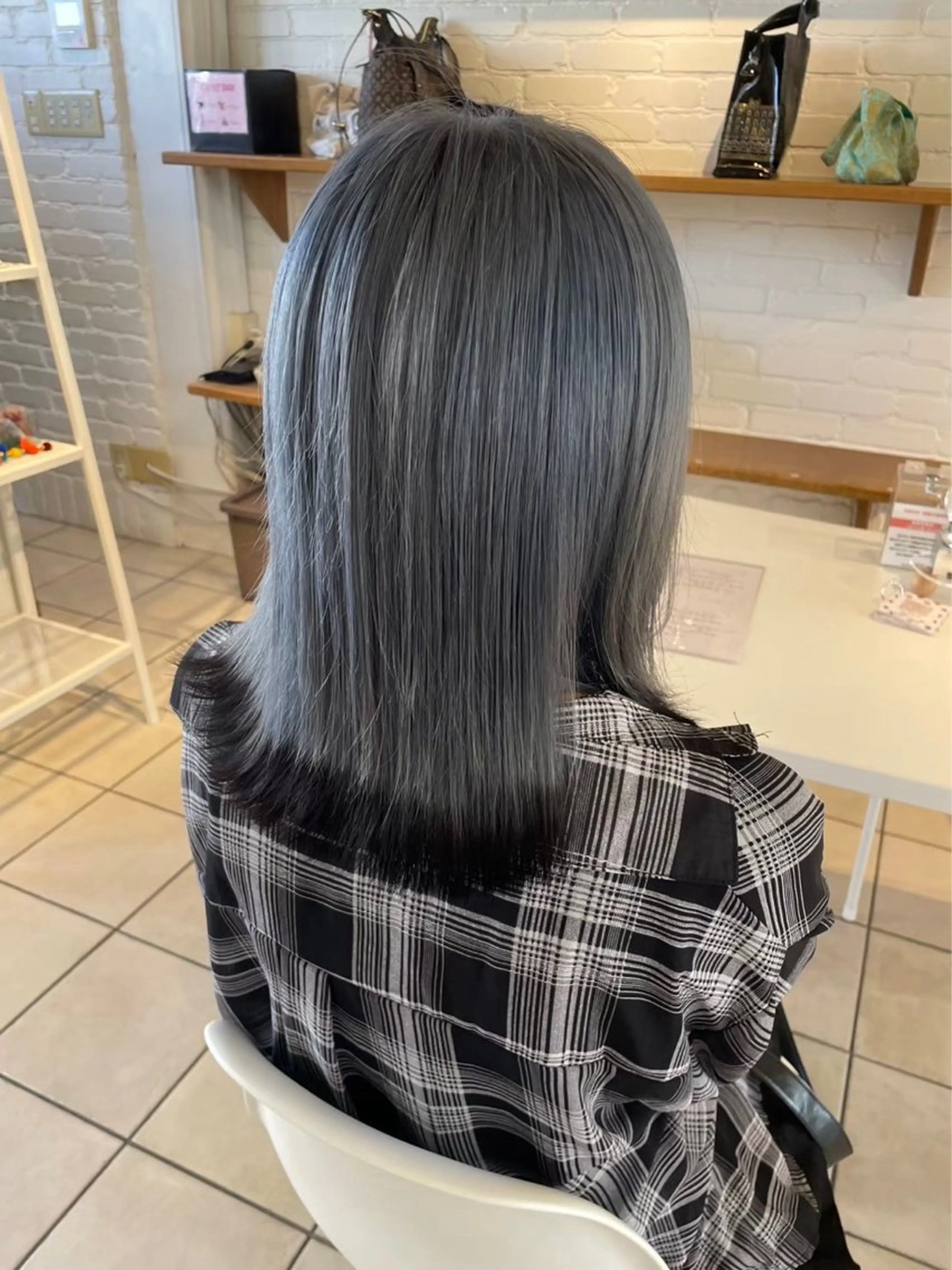 ミディアム カラー 💫レイヤーカット 💫ブリーチ💫サキのヘアスタイル