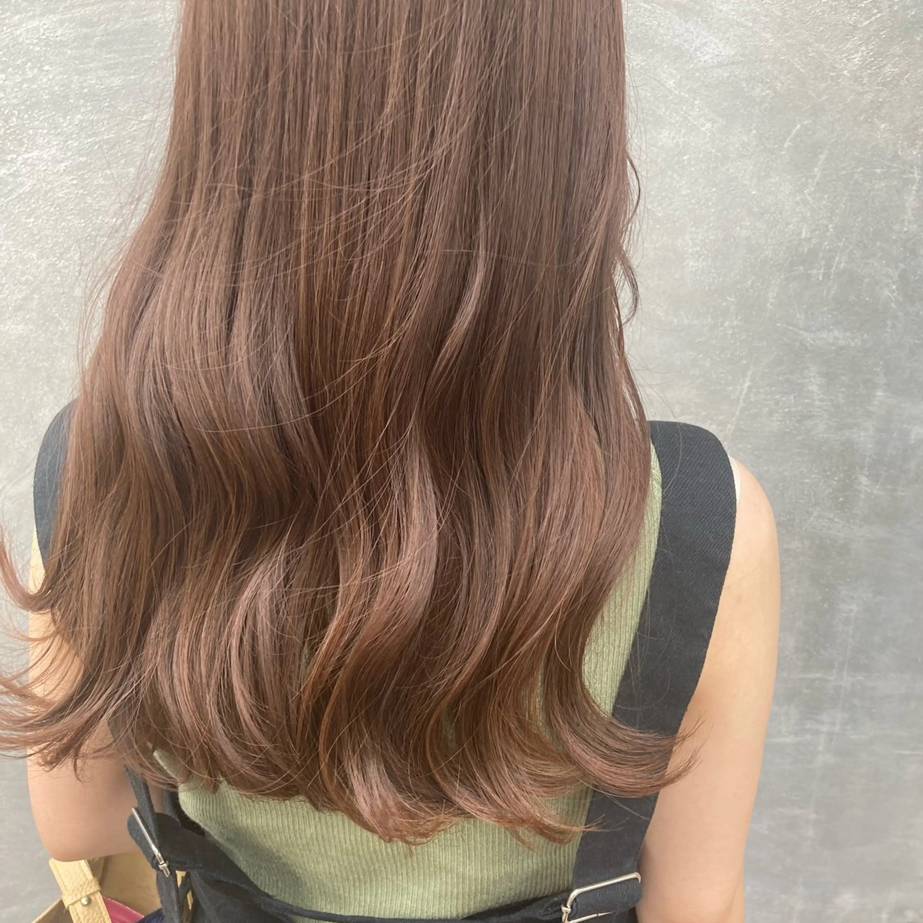 ロング カラー アッシュ ベージュカラー 片柳 美友季のヘアスタイル