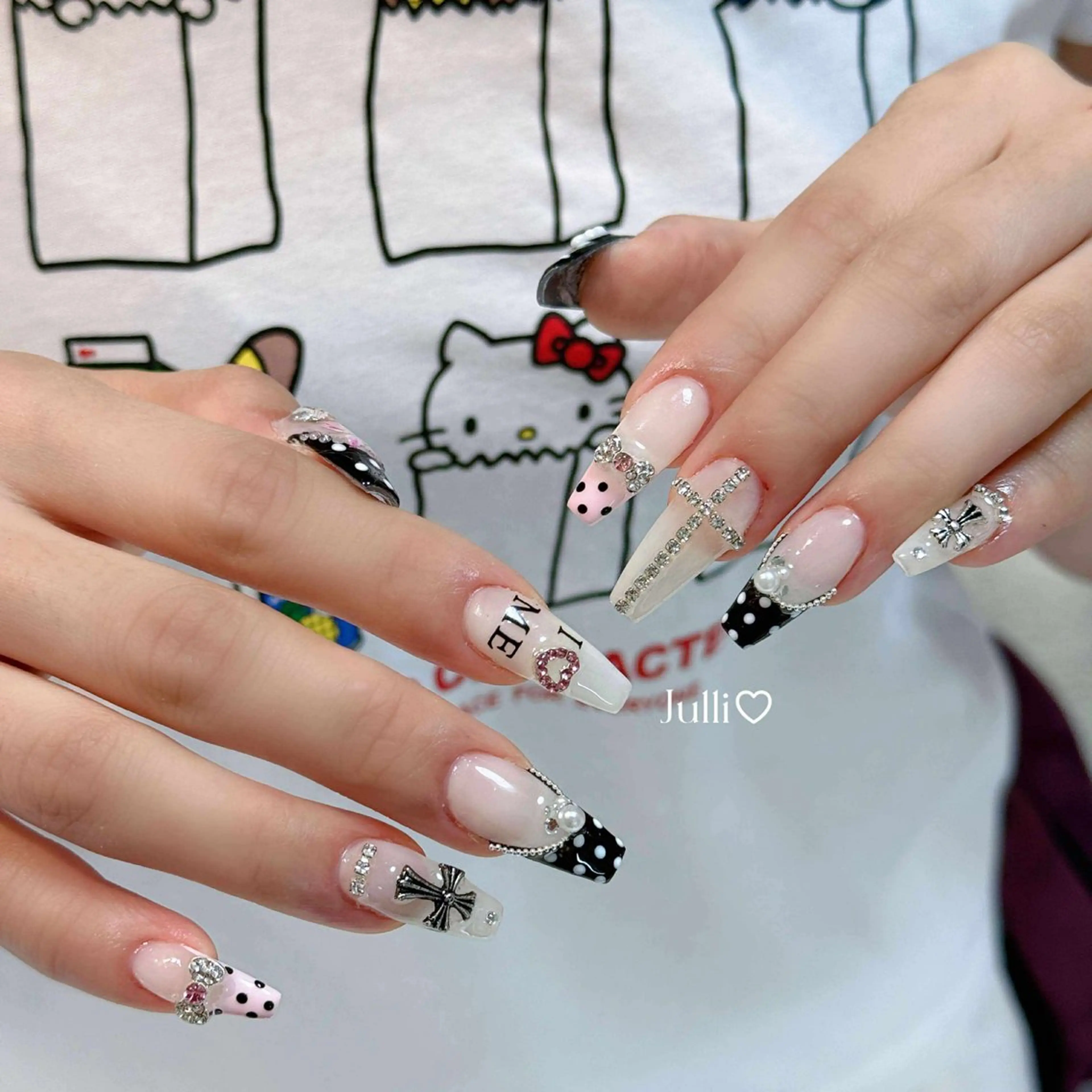 ネイル フレンチネイル ジェルネイル キラキラネイル 韓国ネイル マグネットネイル Julli NailStudioのネイルデザイン