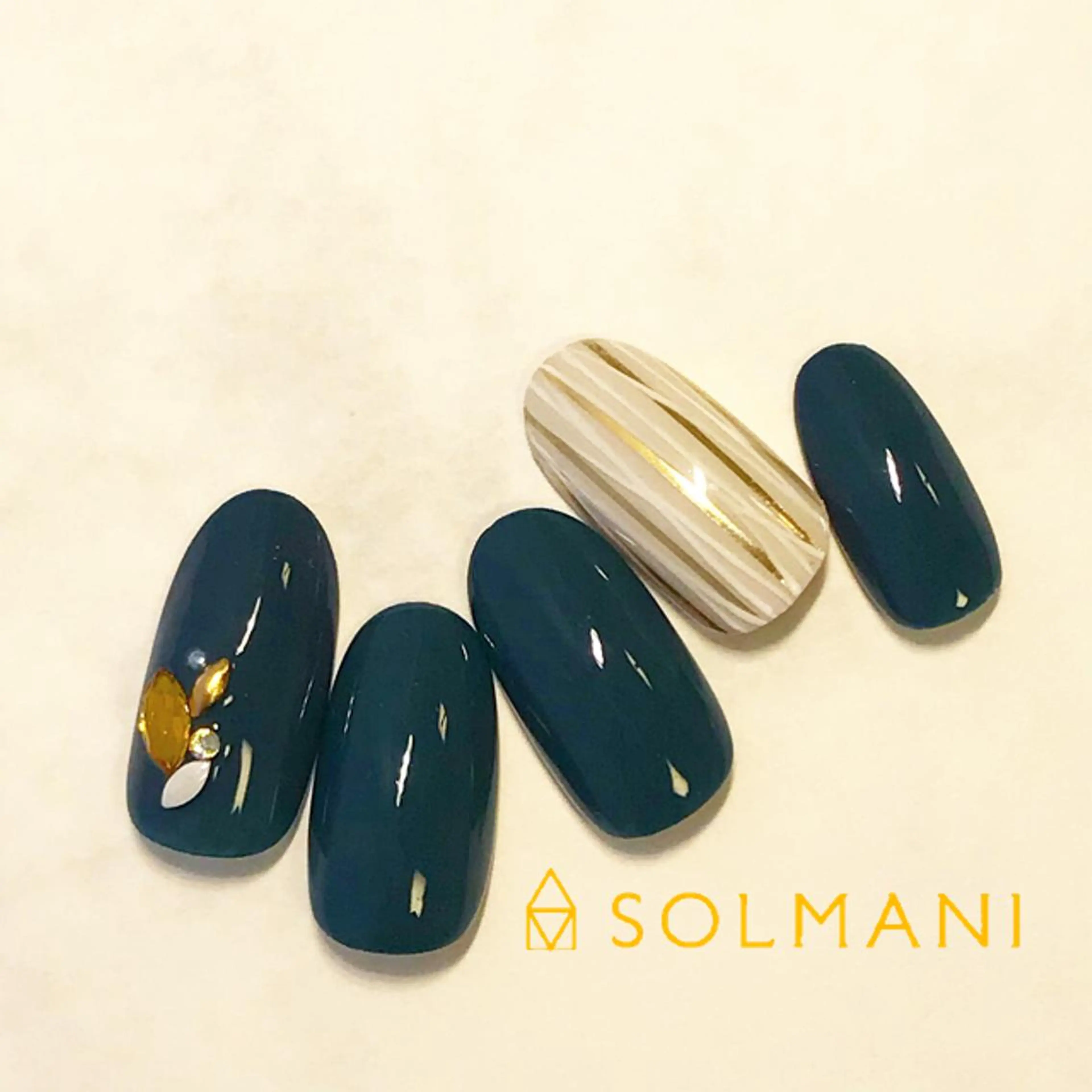 ネイル SOLMANI 予約担当のネイルデザイン