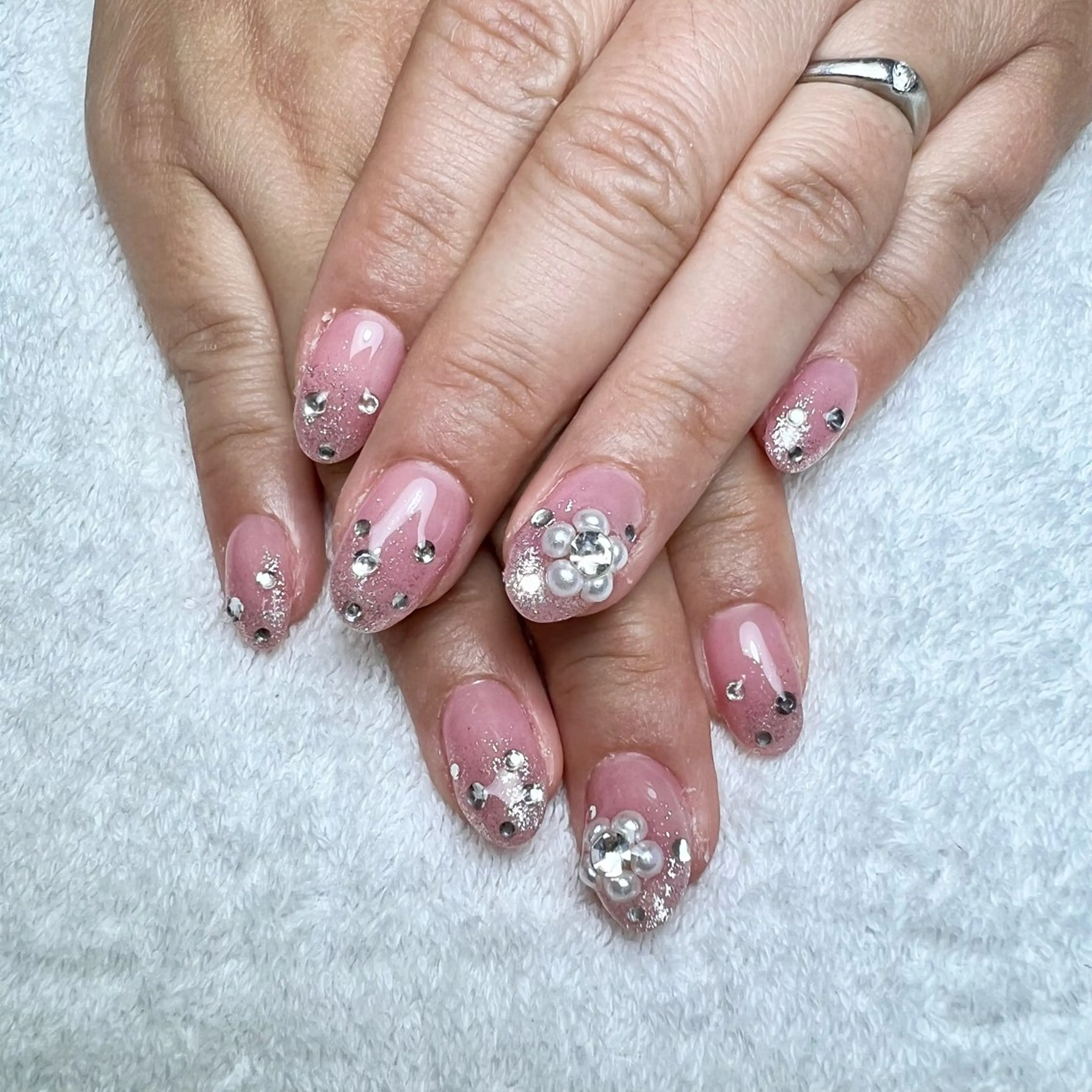 ネイル フラワーネイル キラキラネイル ハンドネイル COCO+所属・COCO +のエステ・リラクイメージ