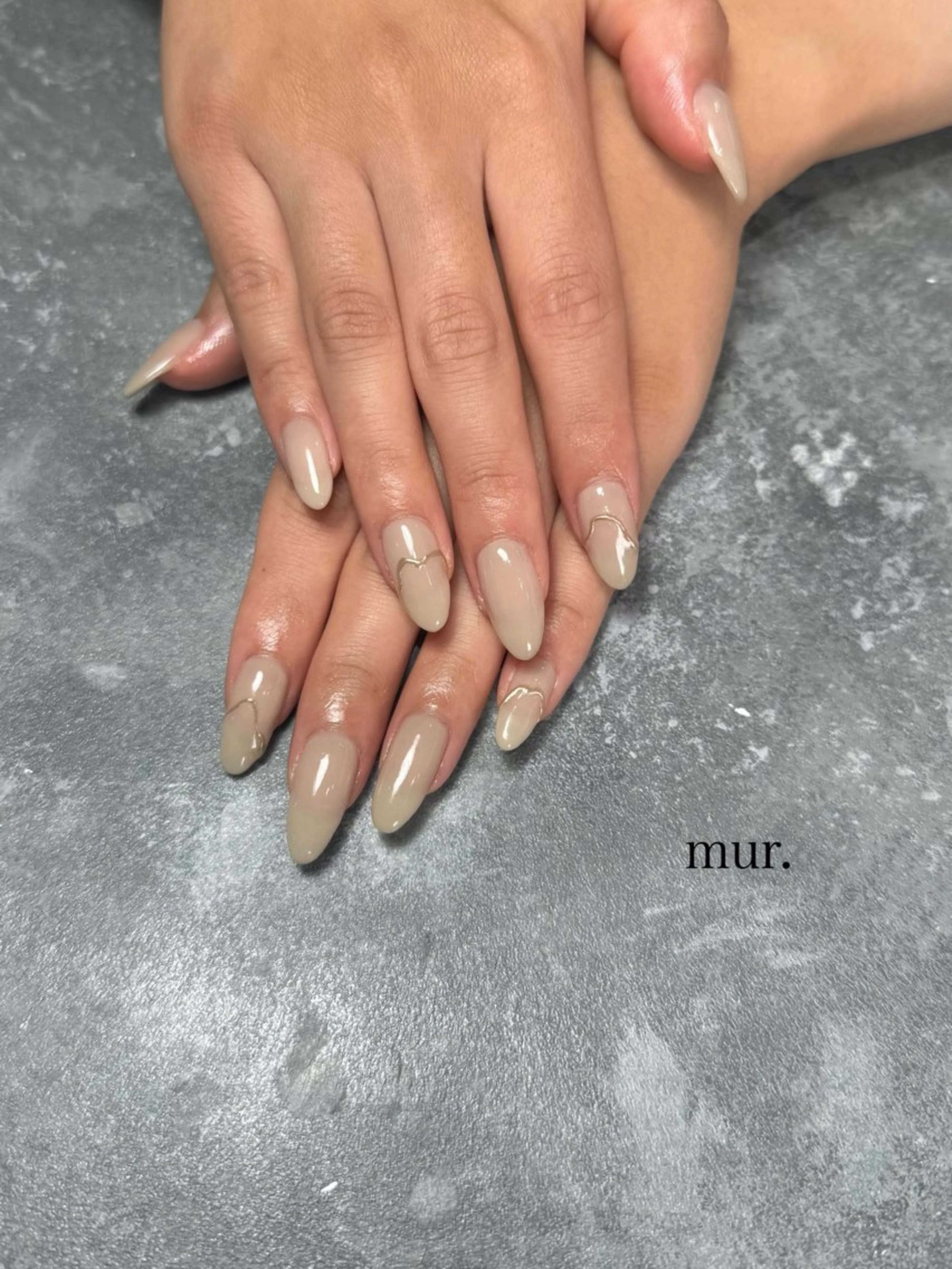 ネイル アートネイル ゴールド ニュアンスネイル シンプルネイル ハンドネイル nail salon　mur.所属・mur. harukaのネイルデザイン