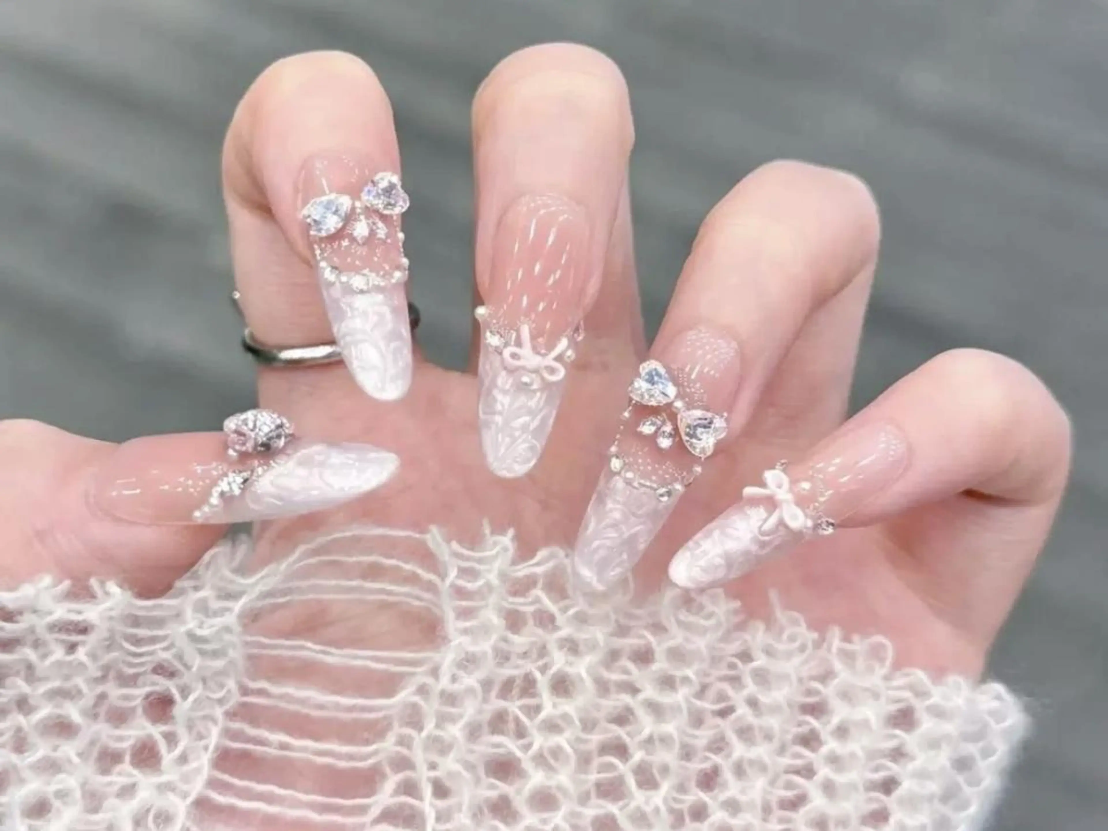 ネイル ゴージャス ロングネイル 持ち込み リボン スカルプネイル ハンドネイル ハンドケア 🎀Sense Nail渋谷店🎀のネイルデザイン