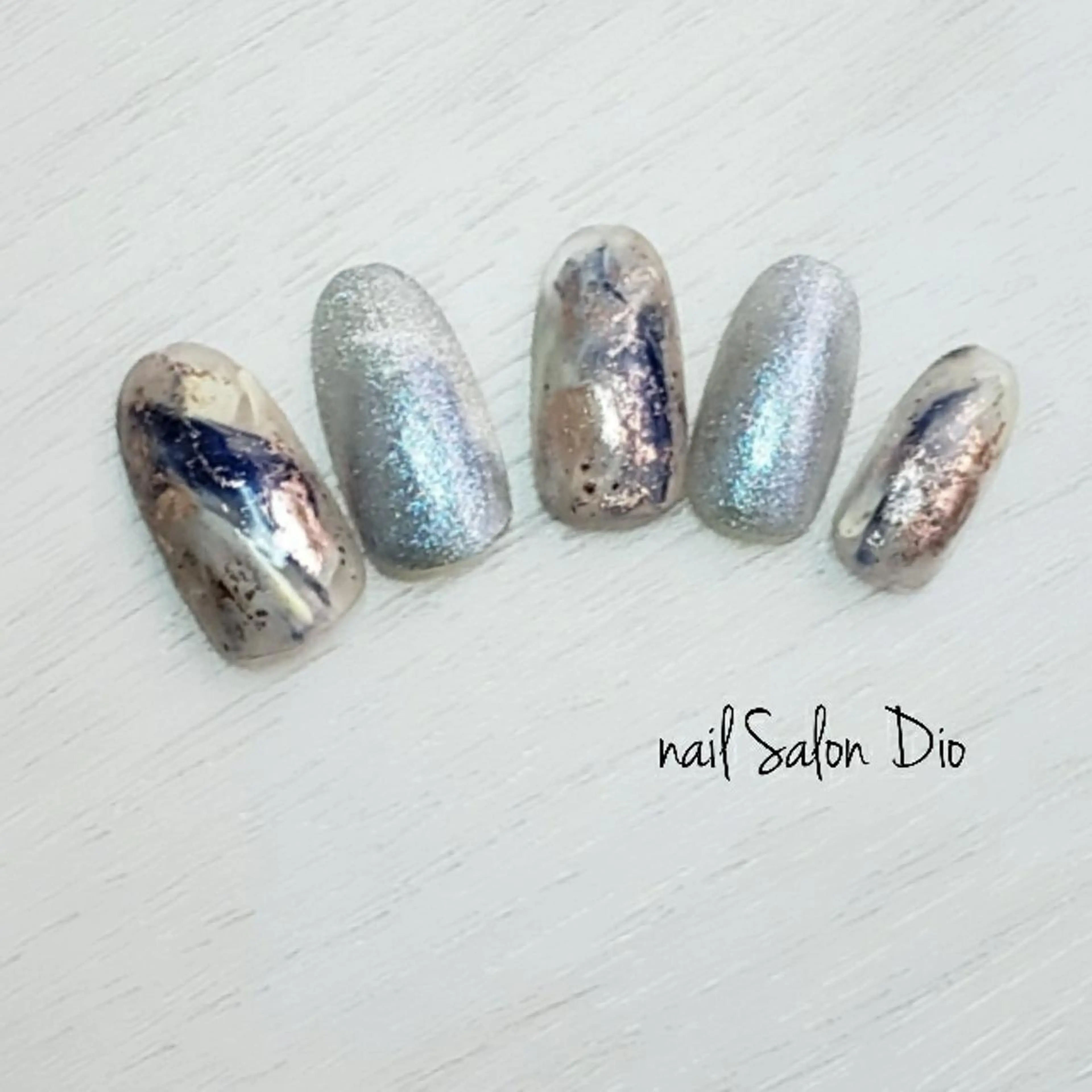 ネイル オーロラネイル マグネットネイル ニュアンスネイル 黄色 nail salon Dio所属・Nail salon Dioのネイルデザイン