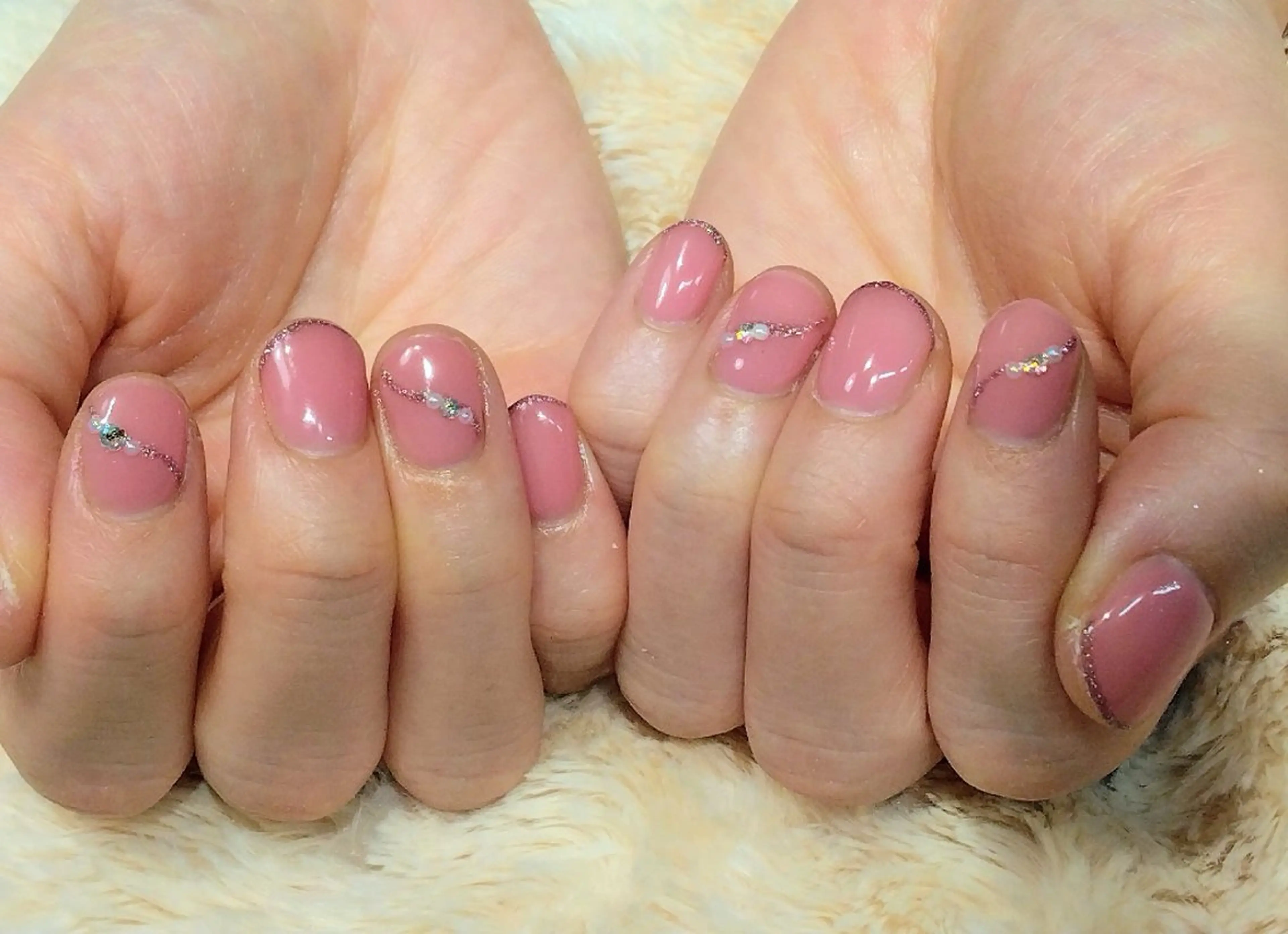 ネイル オーロラネイル ラメ(グリッター) ワンカラーネイル ピンク パープル ハンドネイル ARTEMIS SAITOのネイルデザイン