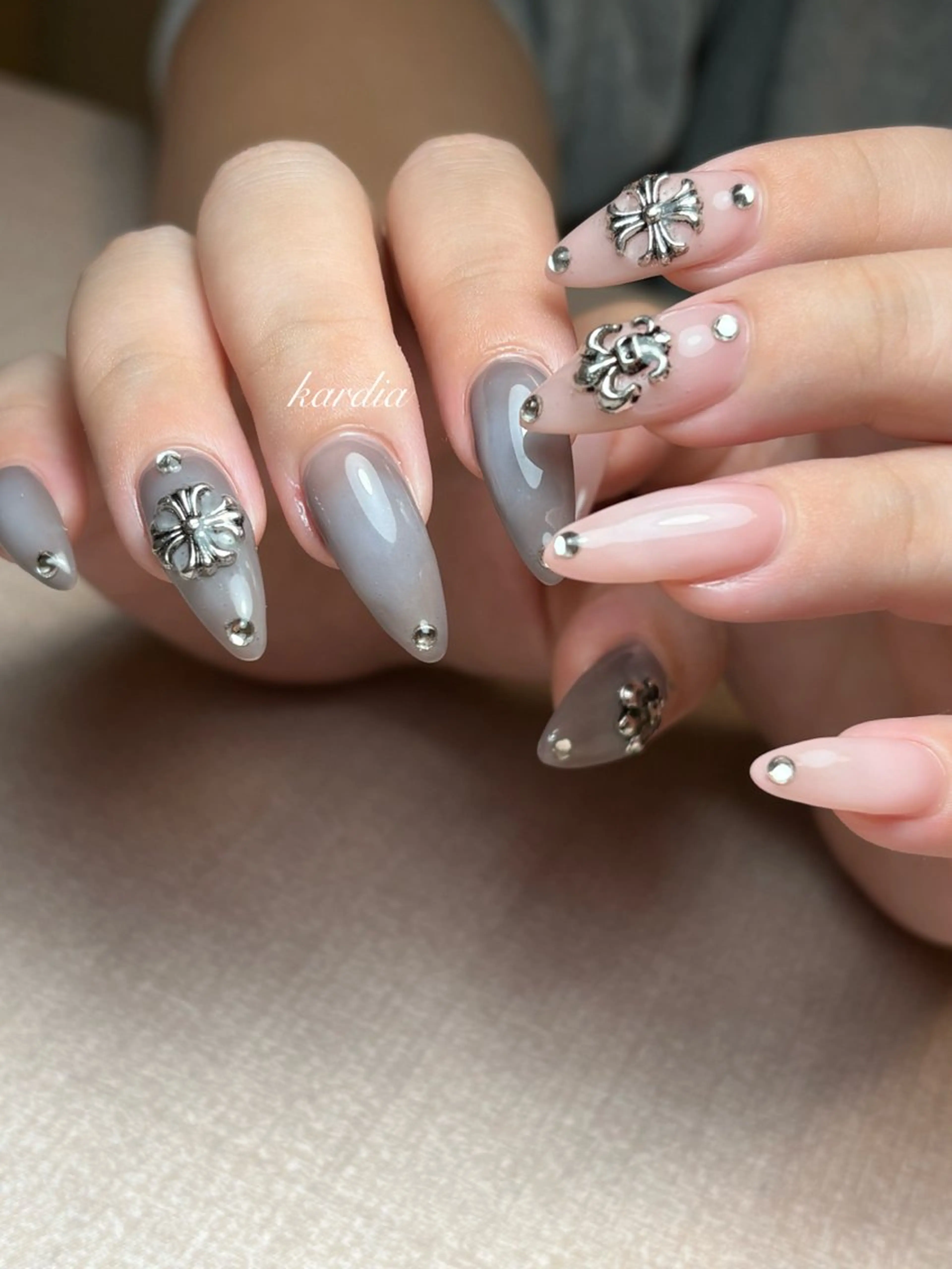 ネイル ハンドネイル καρδιά -ｶﾙﾃﾞｨｱ-のネイルデザイン