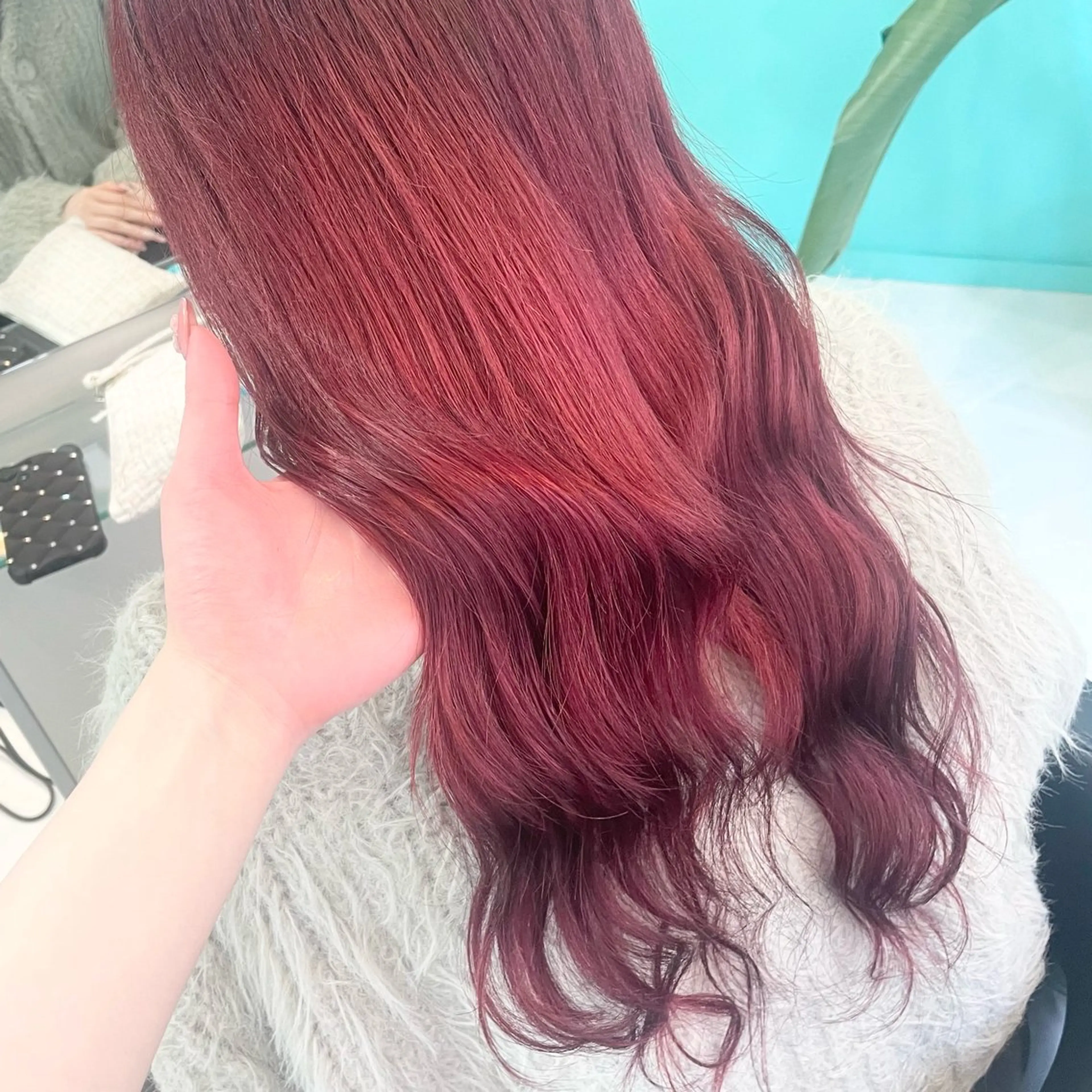 セミロング カラー レッドカラー Natsuki‎🤍 透明感×艶カラー🫧のヘアスタイル