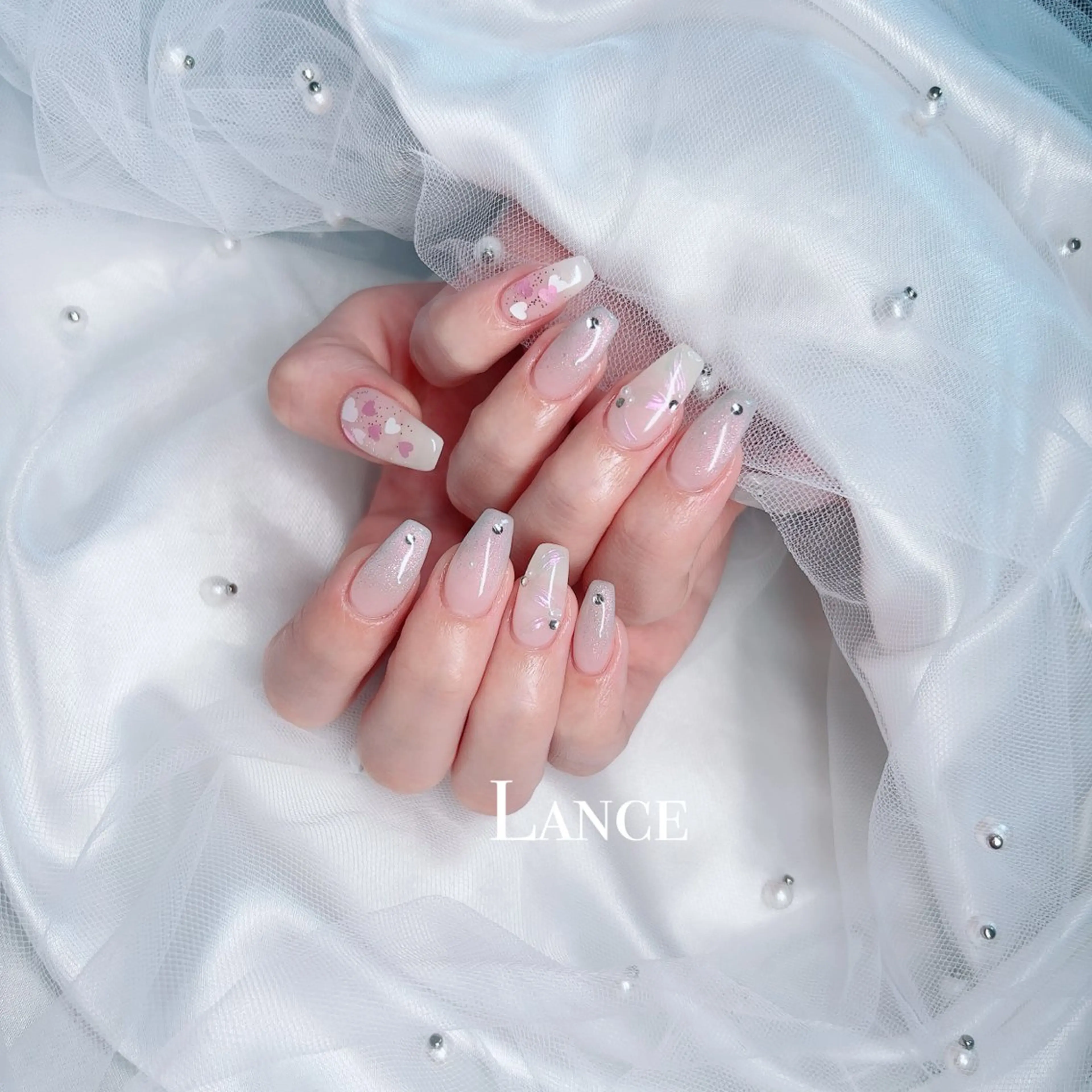 ネイル オーロラネイル フレンチネイル キラキラネイル 韓国ネイル 春ネイル ハンドネイル Lance nailのネイルデザイン
