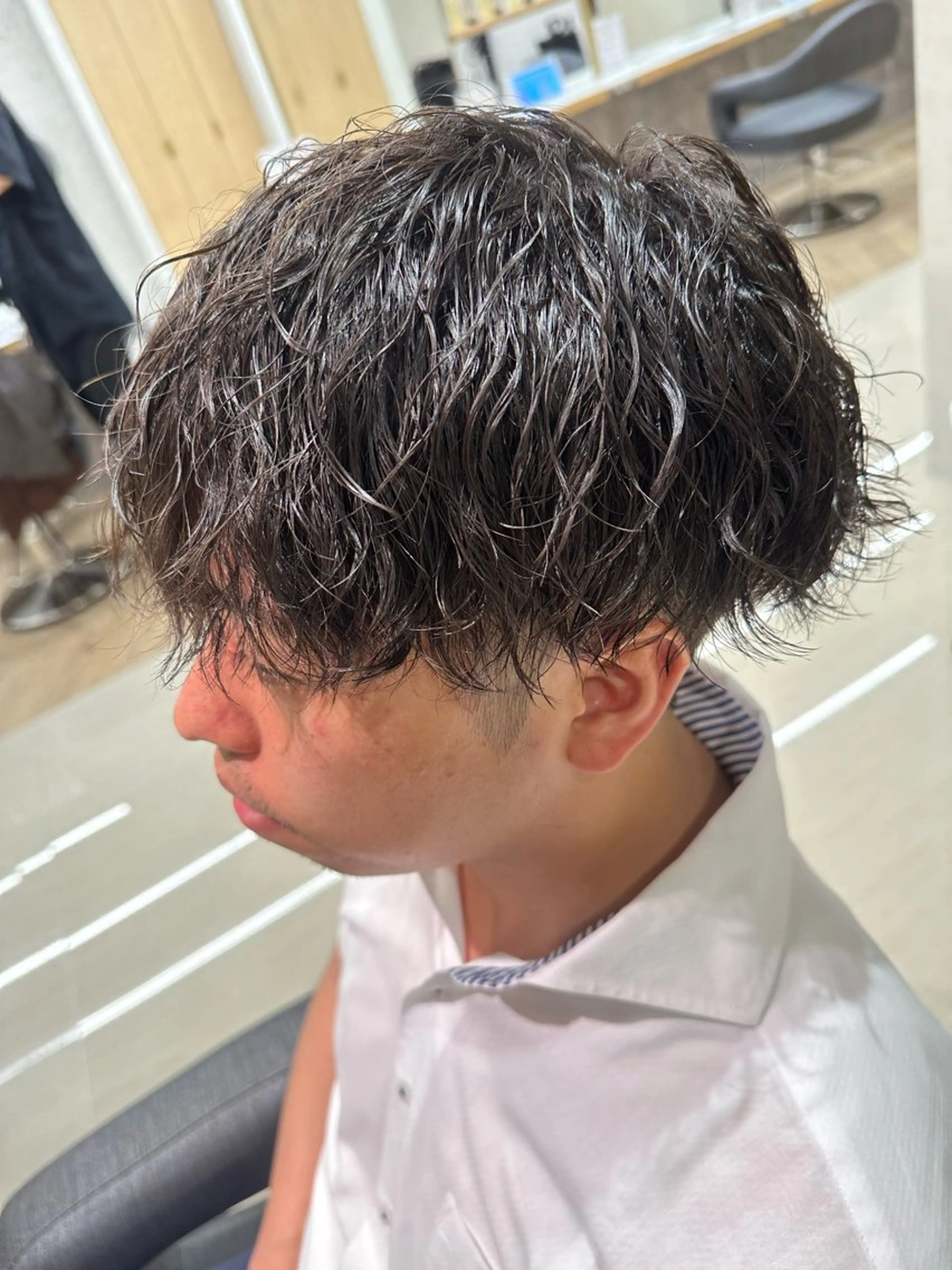 ミディアム パーマ メンズ ミディアムパーマ フェードカット メンズパーマ ツイストスパイラルパーマ 波巻きパーマ 💈メンズ特化 美容師サキ💈のヘアスタイル