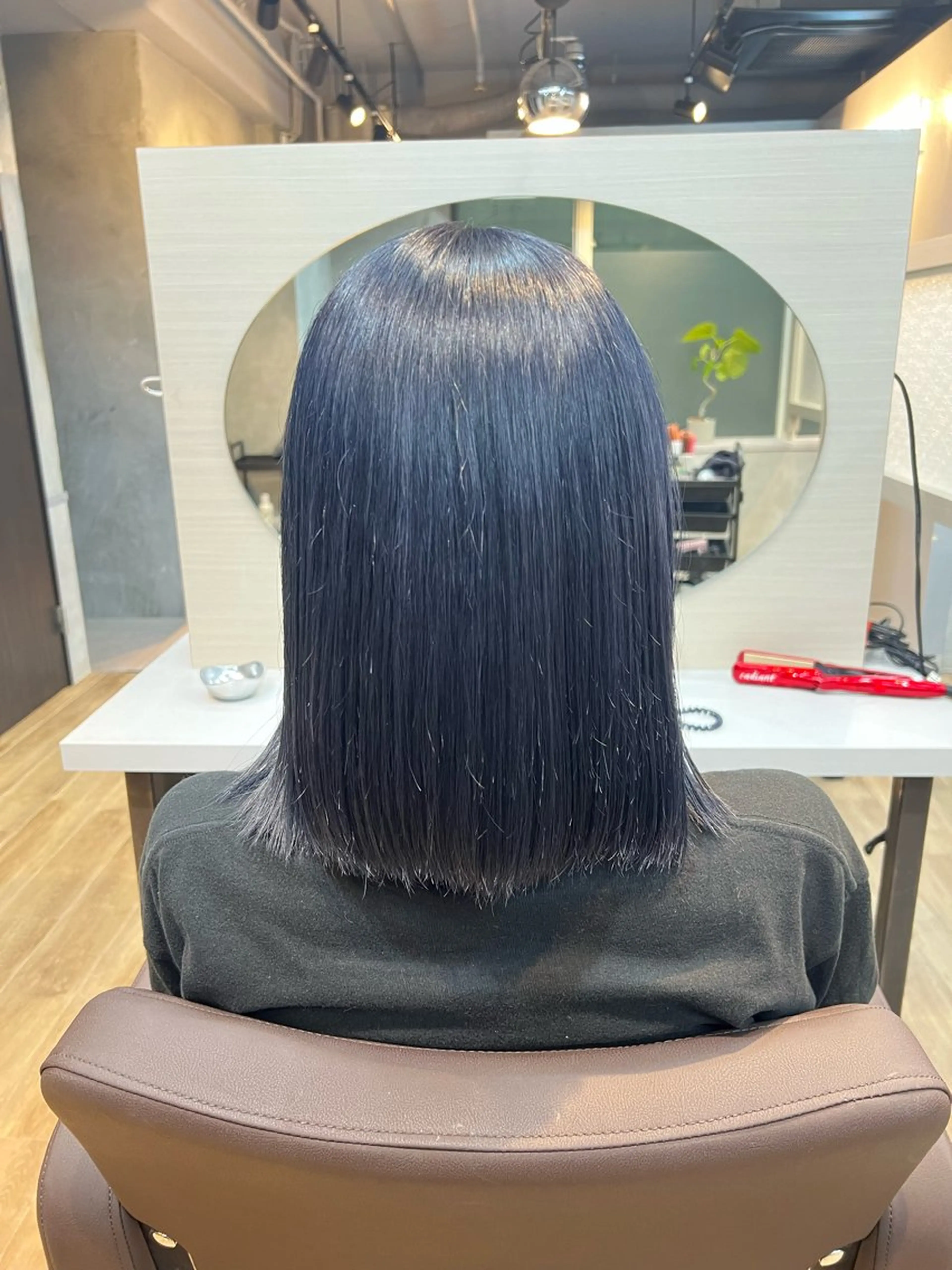 ミディアム カラー 黒髪 ブリーチ ブルーカラー ブルーブラック ブリーチなしカラー ヘアカラー FORT/ AIRIのヘアスタイル