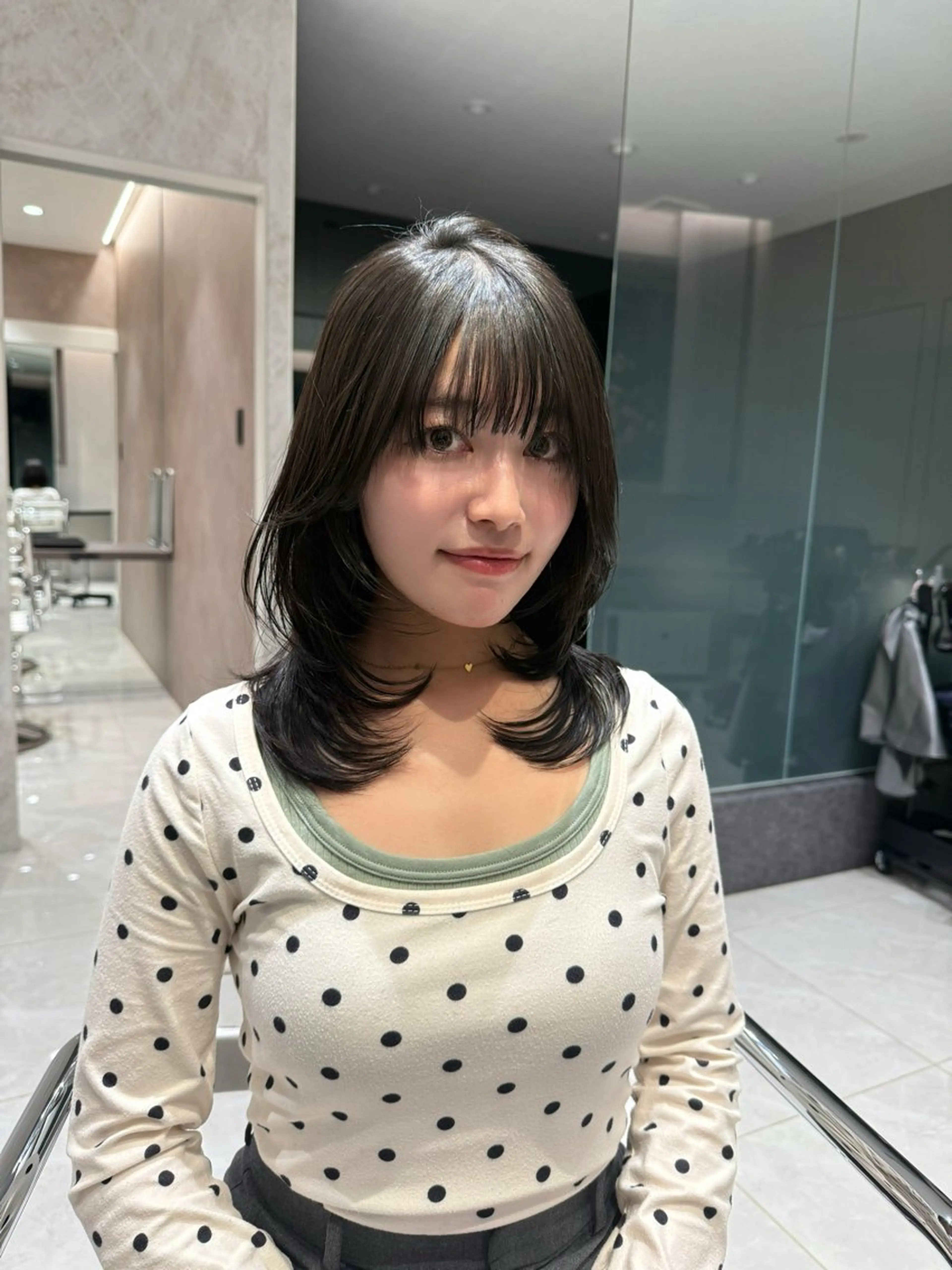 ミディアム ハッシュカット レイヤーカット カット 縮毛矯正 轟 千夏のヘアスタイル