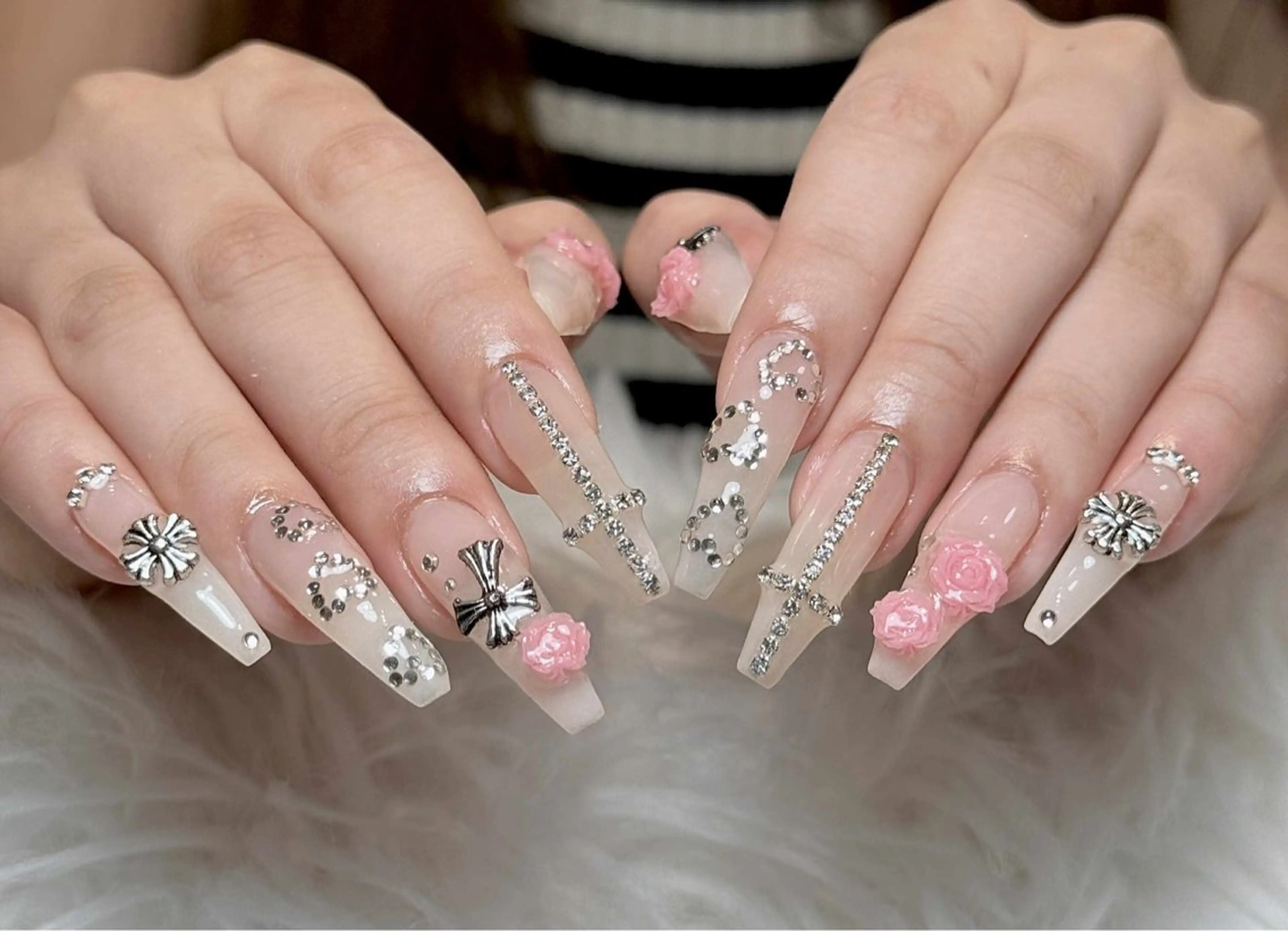 ネイル ボルドー ブラウン チークネイル ドット フットネイル Julli NailStudioのネイルデザイン