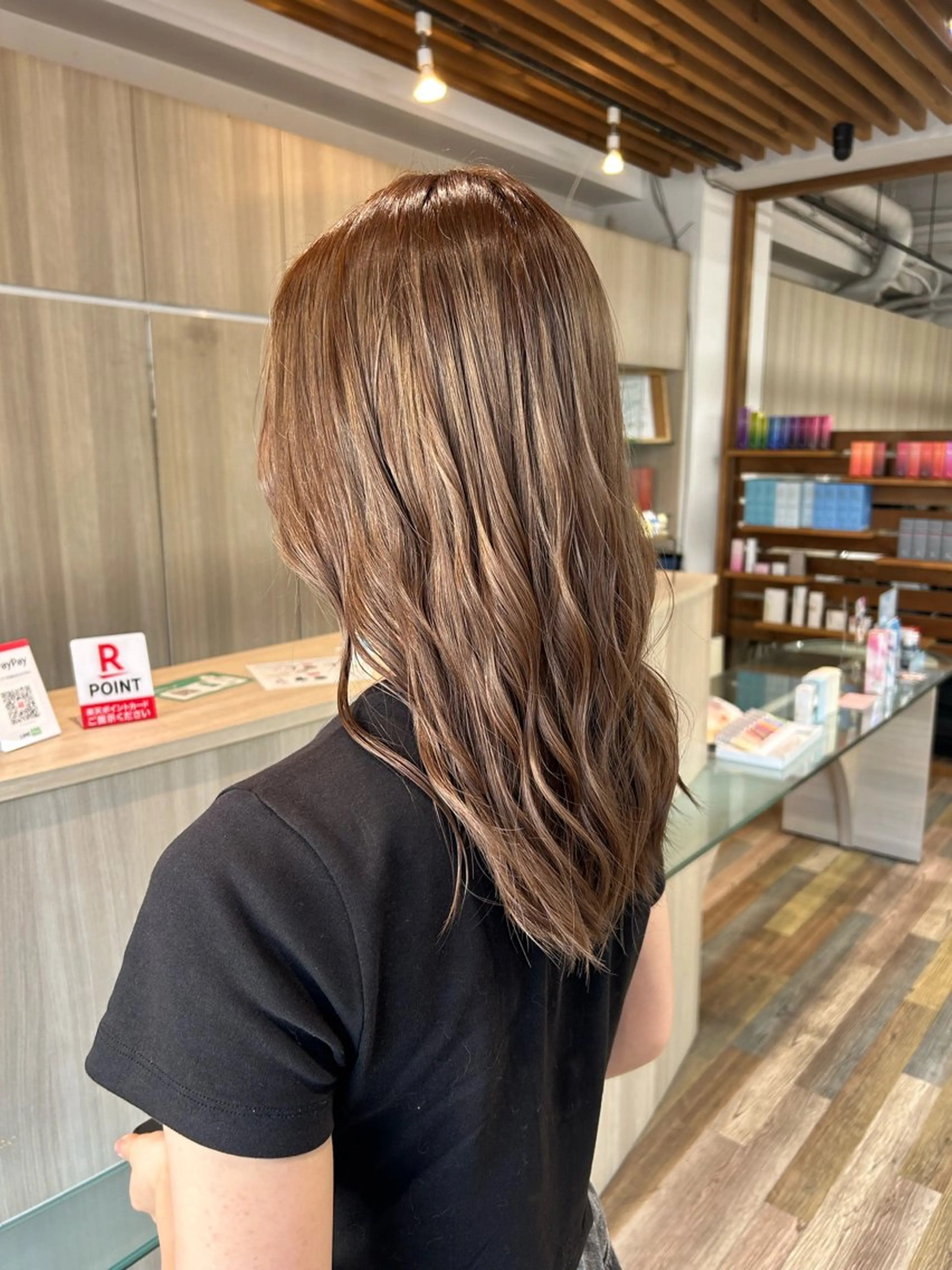 ミディアム 志賀　輝/ハイライト /縮毛矯正/髪質改善のヘアスタイル