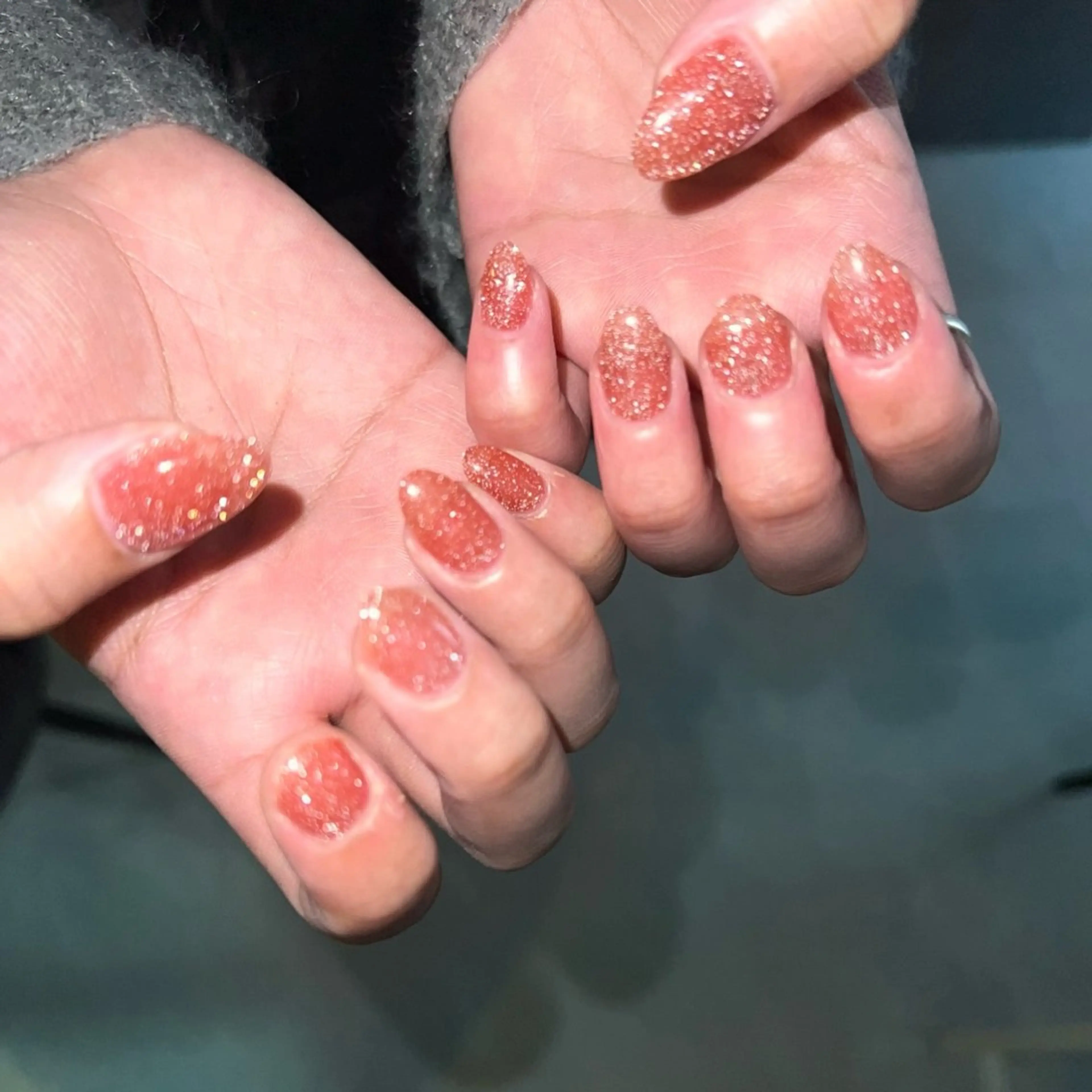 フラッシュnail💎【オフなし】 ¥7000 通常のラメよりも上品な輝き✨暗いところでも綺麗😍の写真