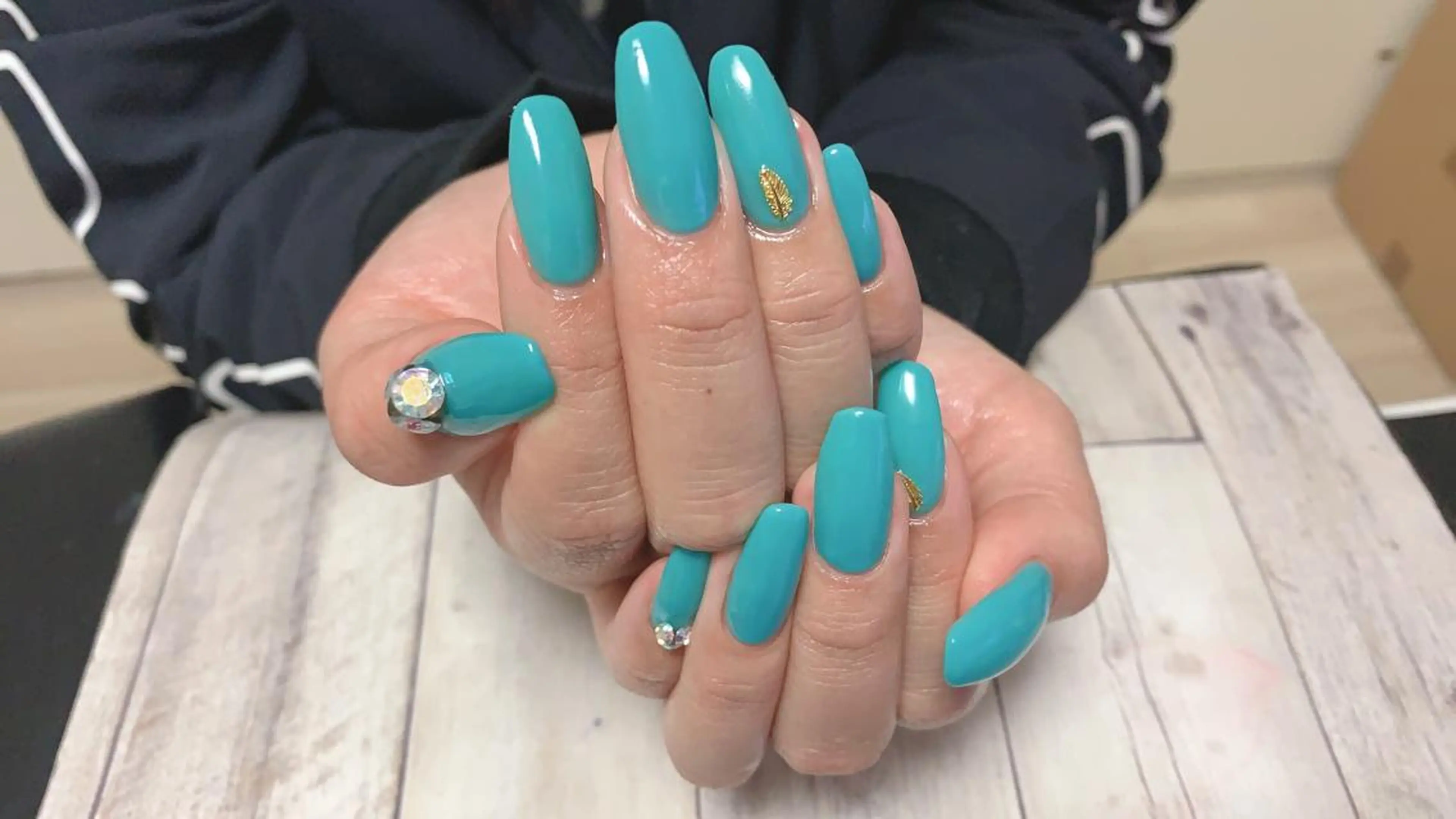 ネイル ストーンネイル nico.nico.mark NAIL所属・小林 梓のエステ・リラクイメージ