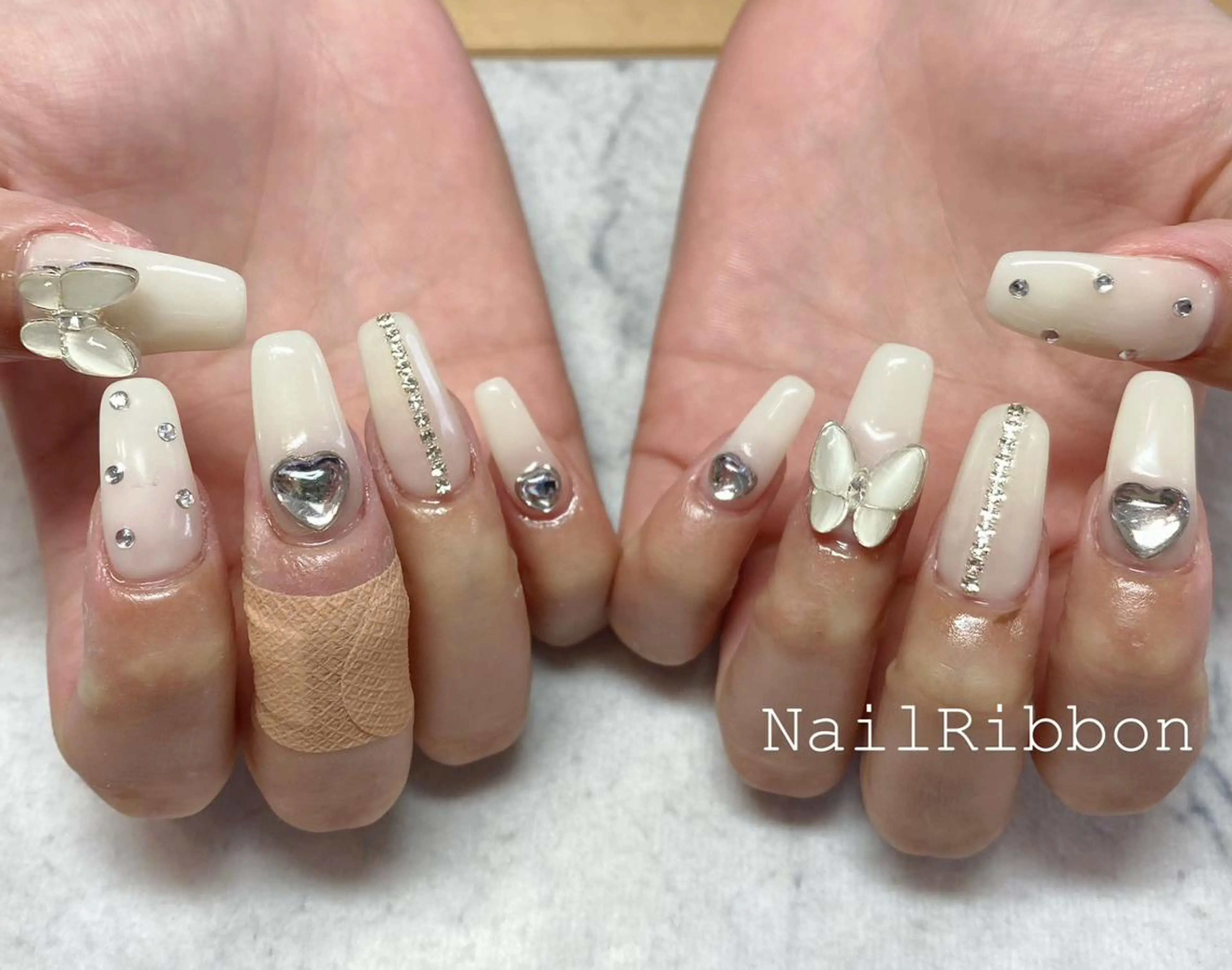 ネイル ネイルリボン 受付スタッフのネイルデザイン