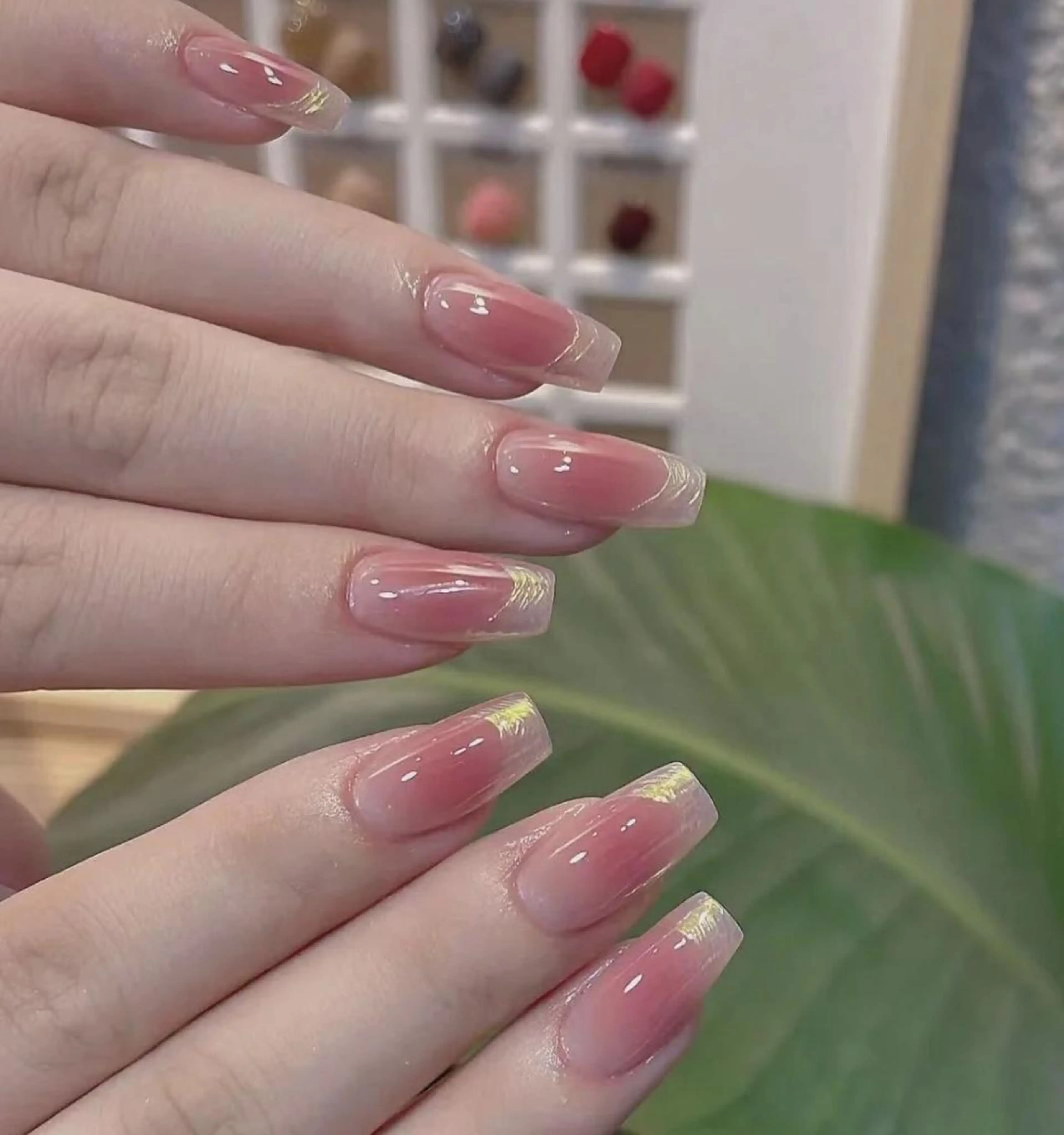 ネイル アートネイル 長さ出し ネイルチップ Queens テイのネイルデザイン