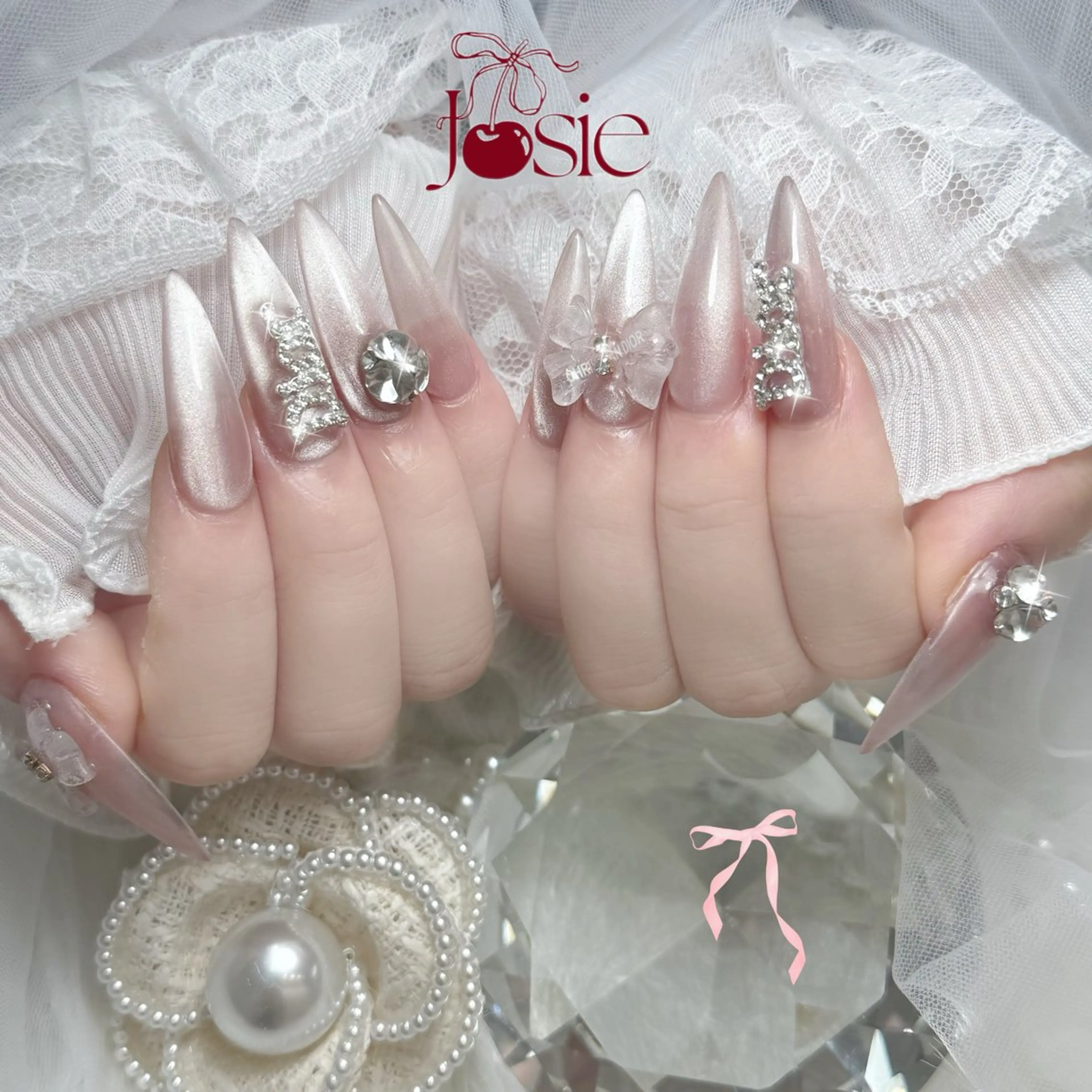 ネイル キラキラネイル 韓国ネイル ロングネイル ワンホンネイル ハンドネイル Josie nail salonのネイルデザイン