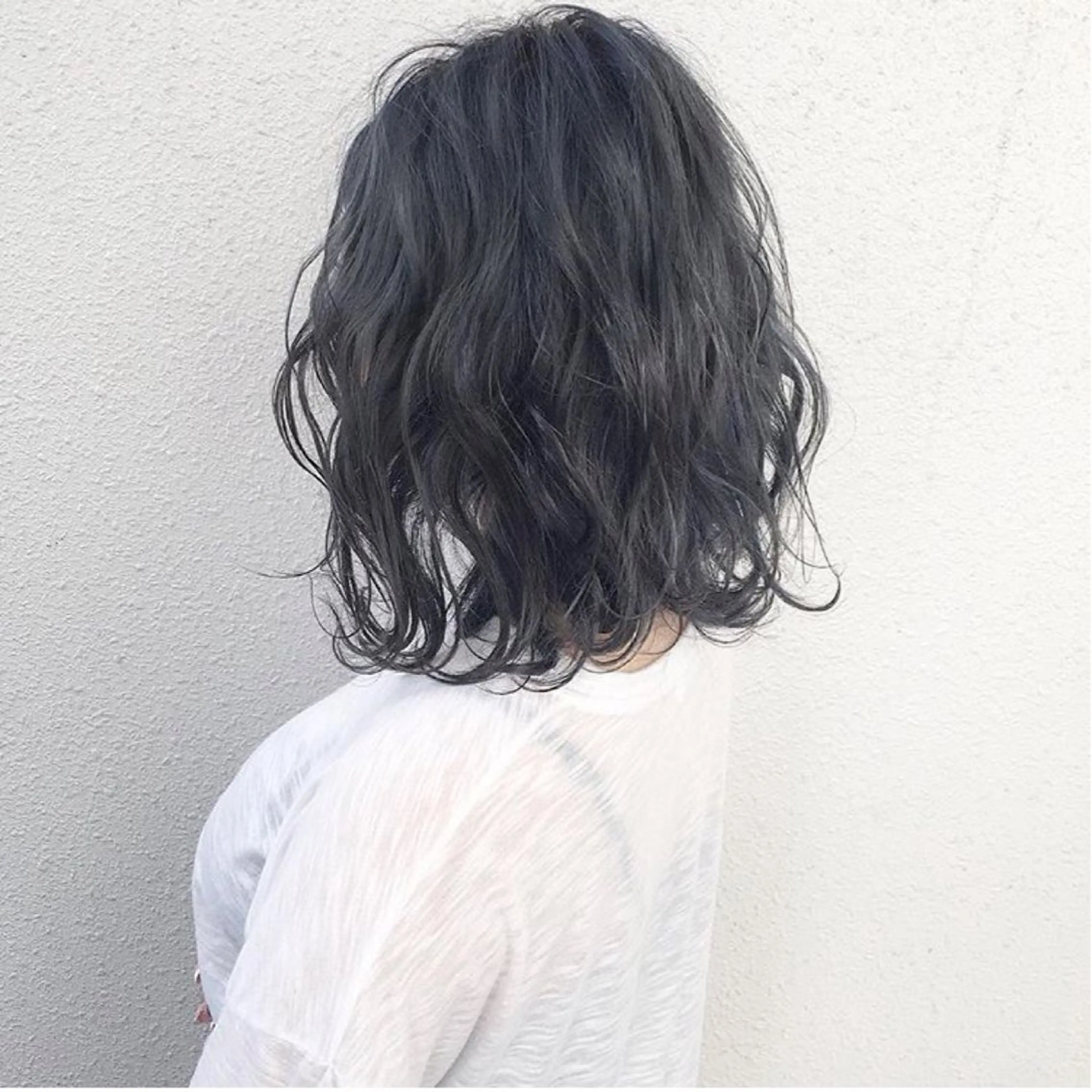 ミディアム カラー ブルーカラー ネイビーカラー カット ヘアカラー トリートメント CHERIEブリーチ ダブルカラー　天神のヘアスタイル