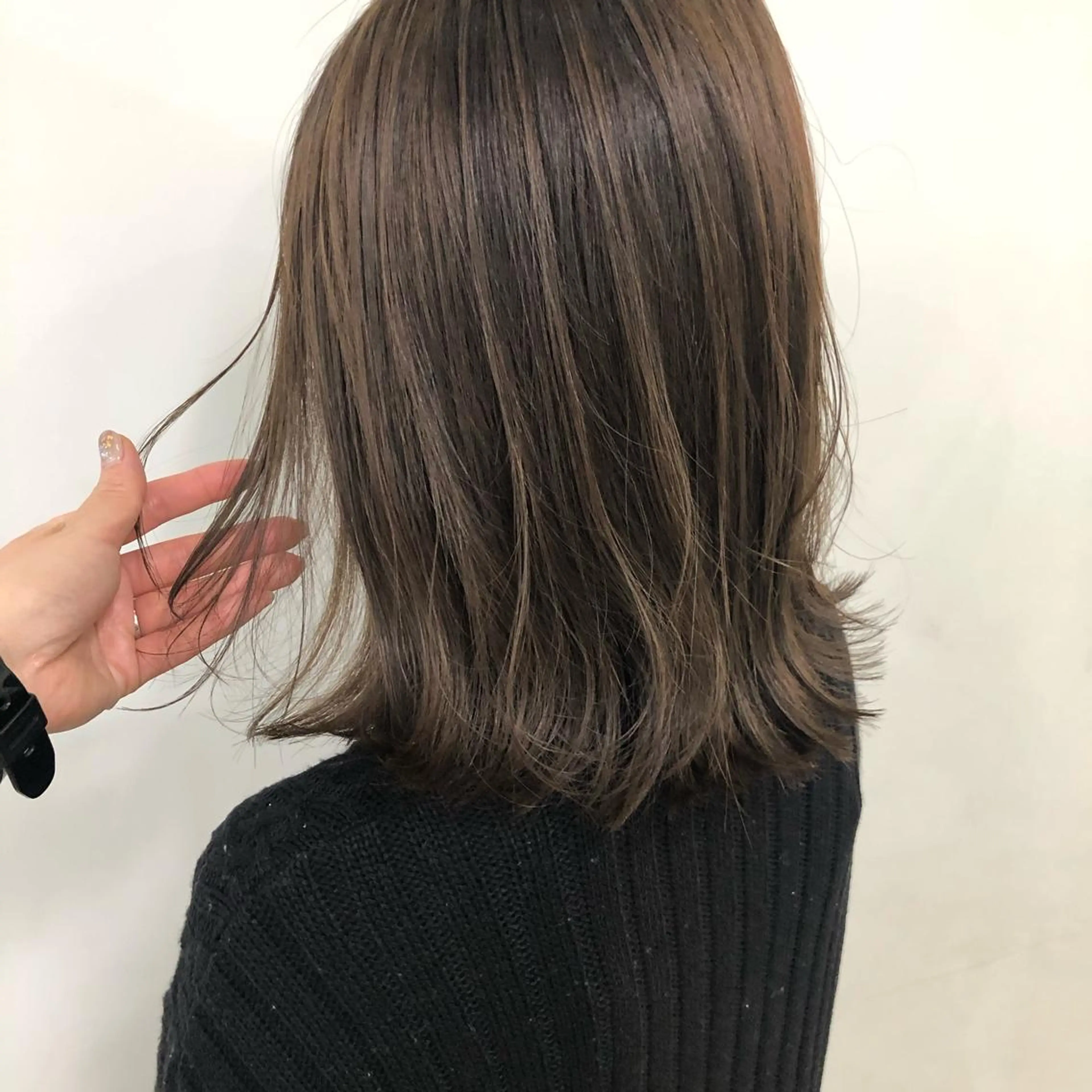ミディアム カット ヘアカラー トリートメント ＨＩ ROのヘアスタイル