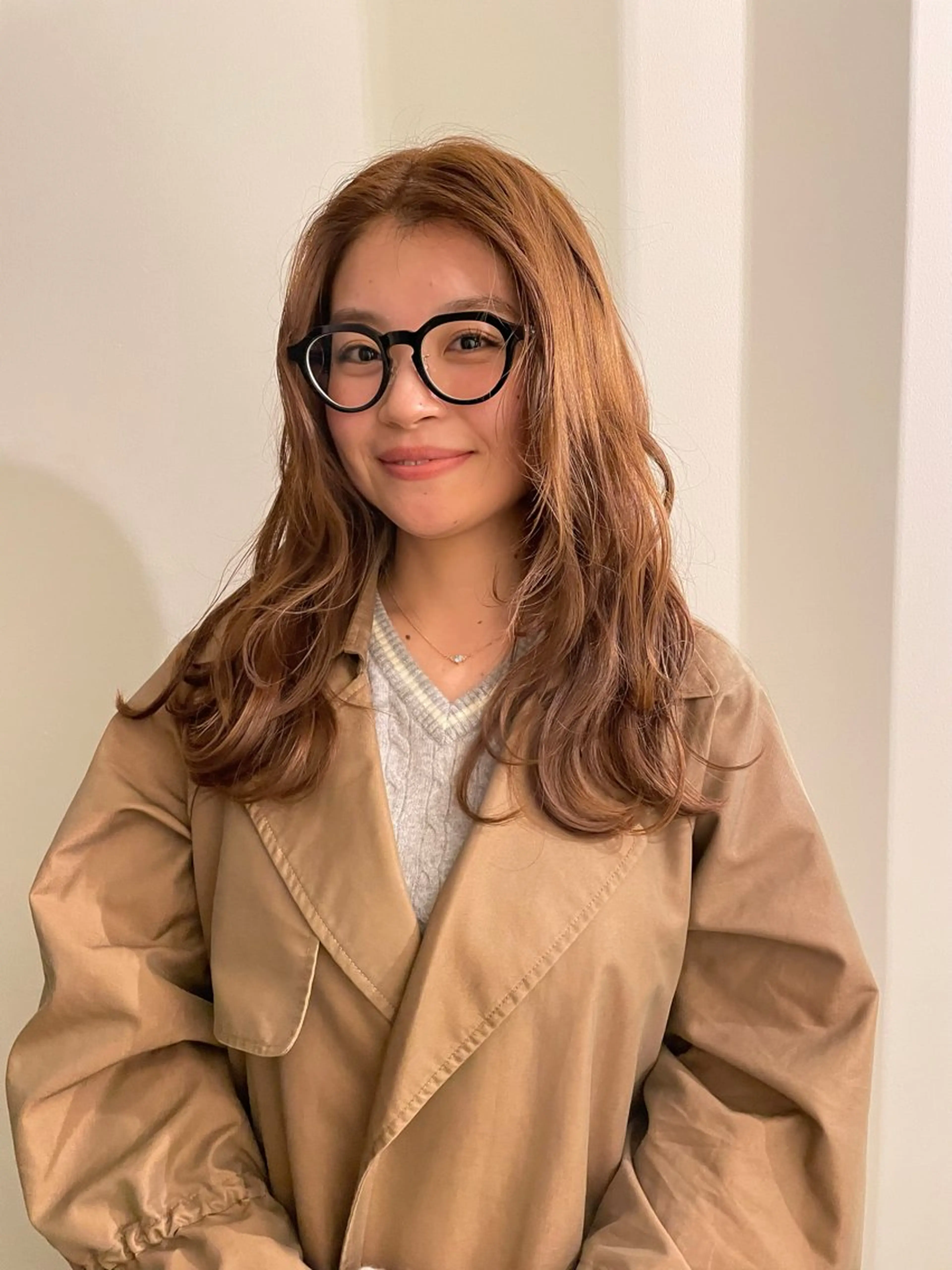 セミロング カラー ベージュカラー ブリーチ ブラウンカラー ブラウンベージュ ダブルカラー カット ヘアカラー トリートメント 渋谷 留菜のヘアスタイル