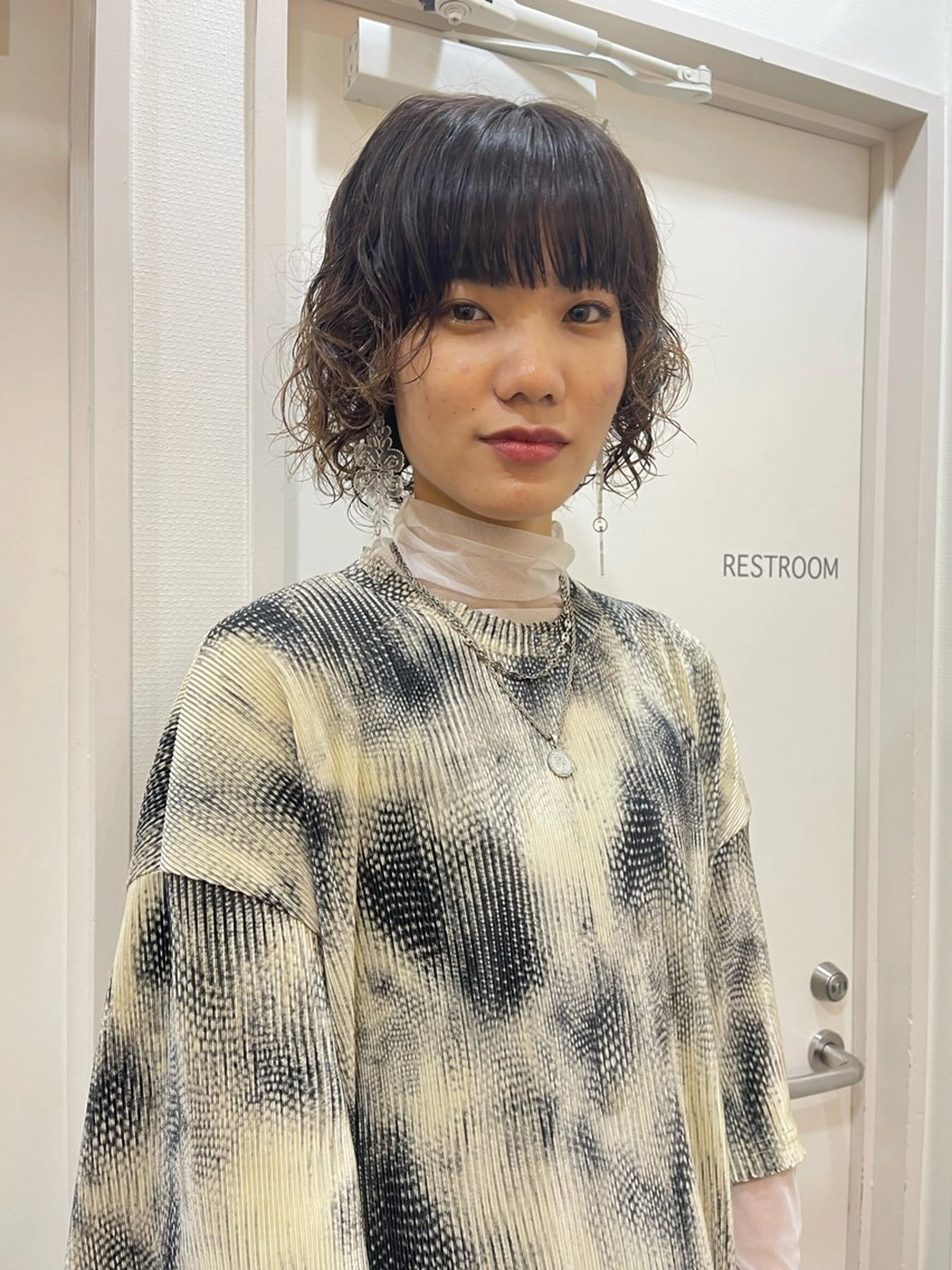 ミディアム パーマ ボブレイヤー ミディアムパーマ ボブ レイヤーカット アトム/ウルフ パーマ/レイヤーのヘアスタイル