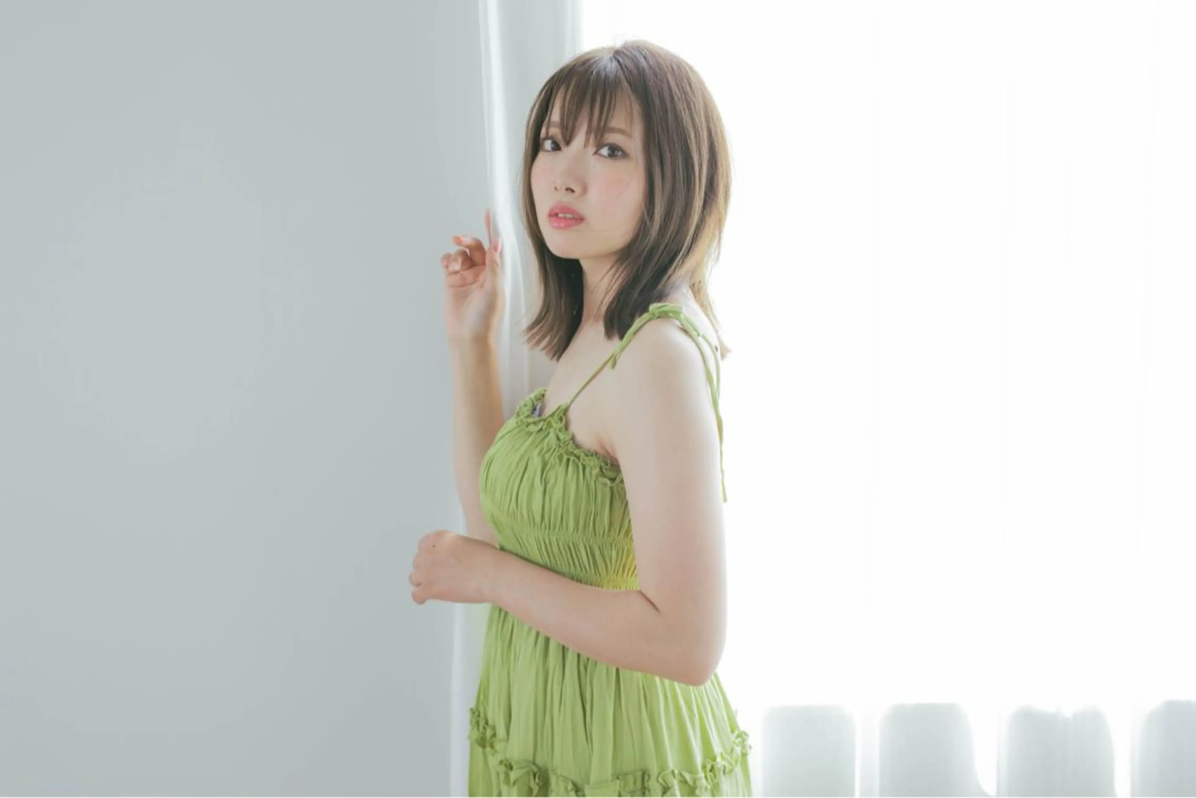 ミディアム カラー 顔まわりレイヤー レイヤーカット フリーランス【Chill-hus】所属・小野 和摩のヘアスタイル