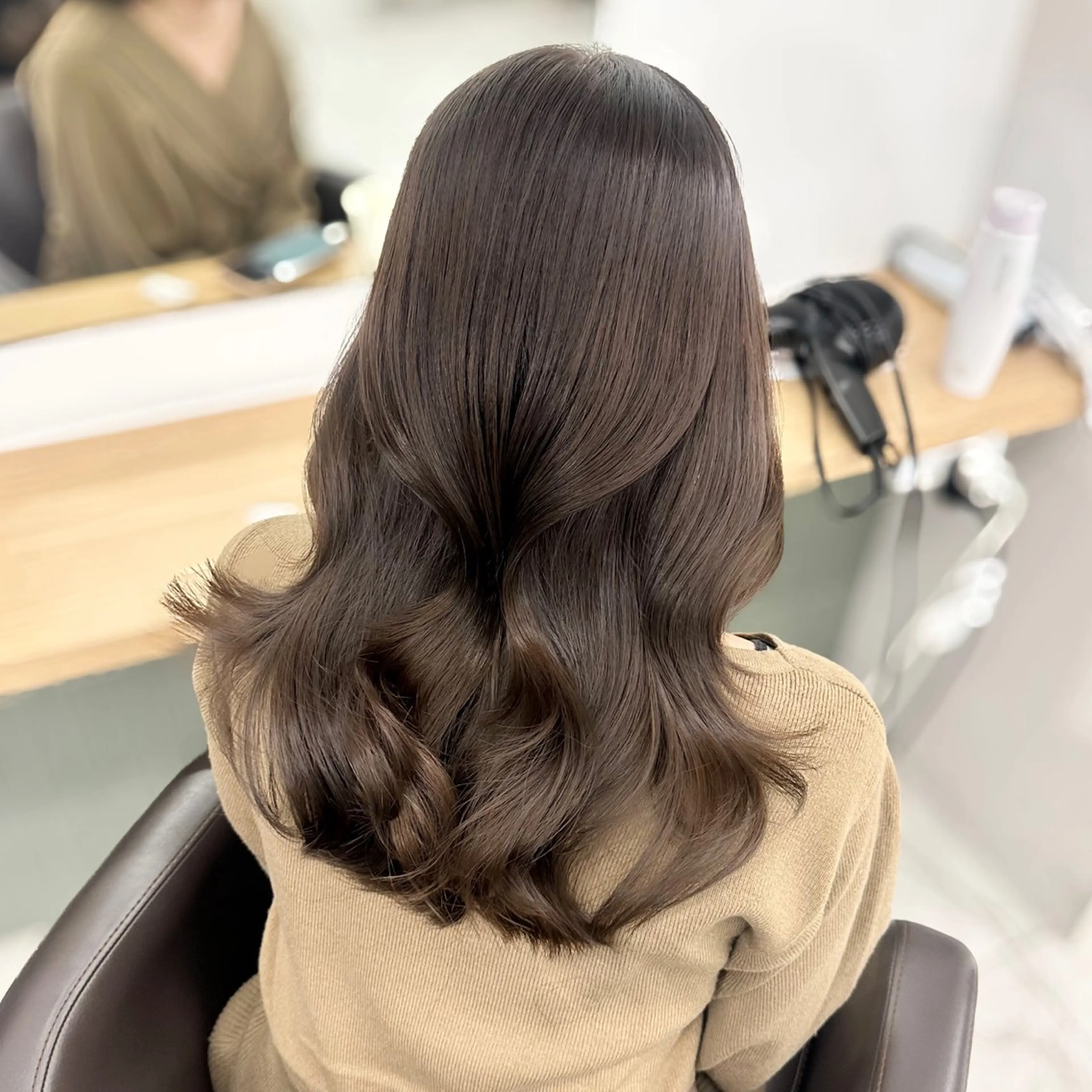 セミロング カラー カット ヘアカラー トリートメント ブリーチなし/レイヤ ー特化🌈Tommyのヘアスタイル