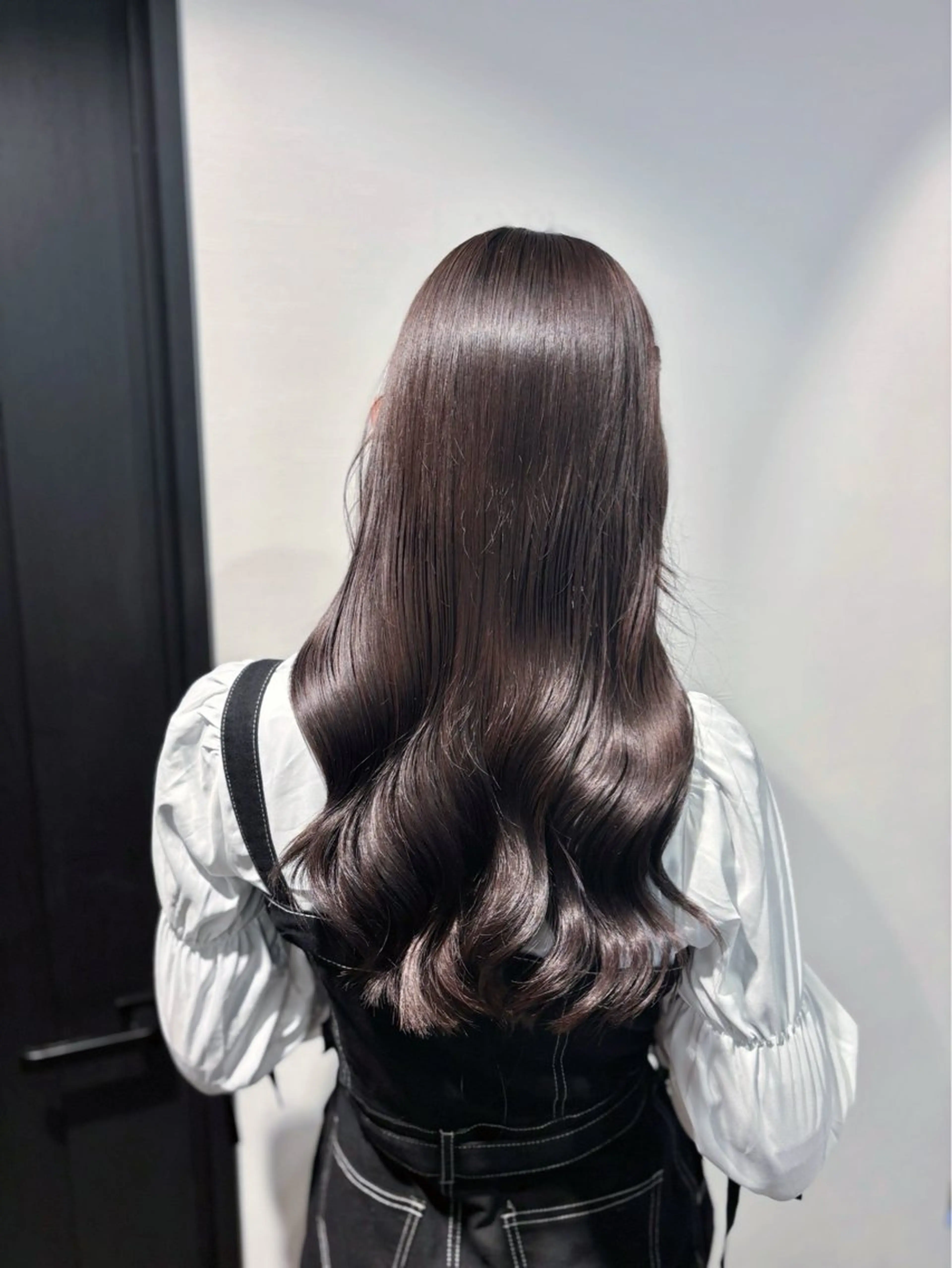 カラー 岸田 瑠美のヘアスタイル