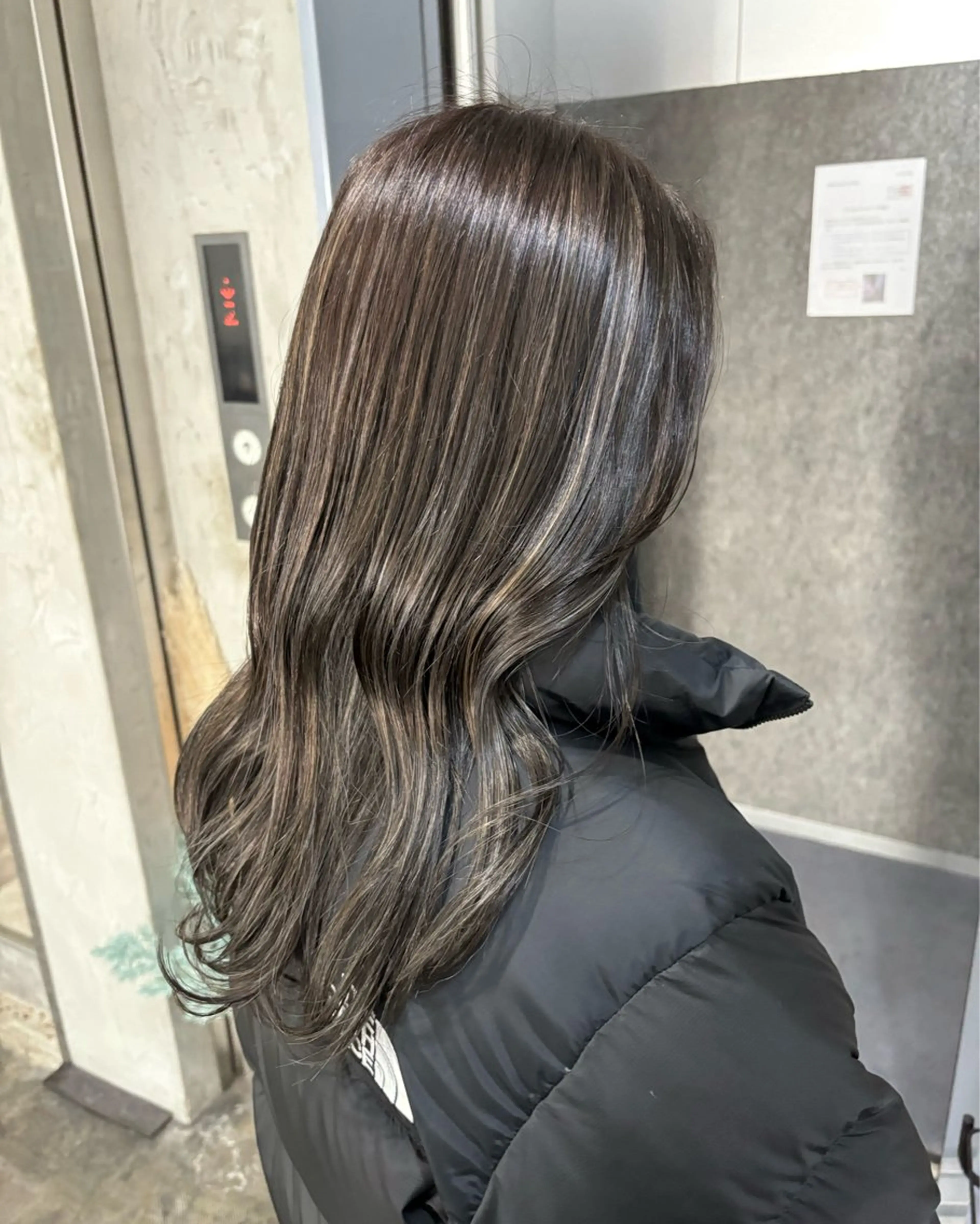 カラー ハイライトカラー MaisonHALU 松浦光咲のヘアスタイル