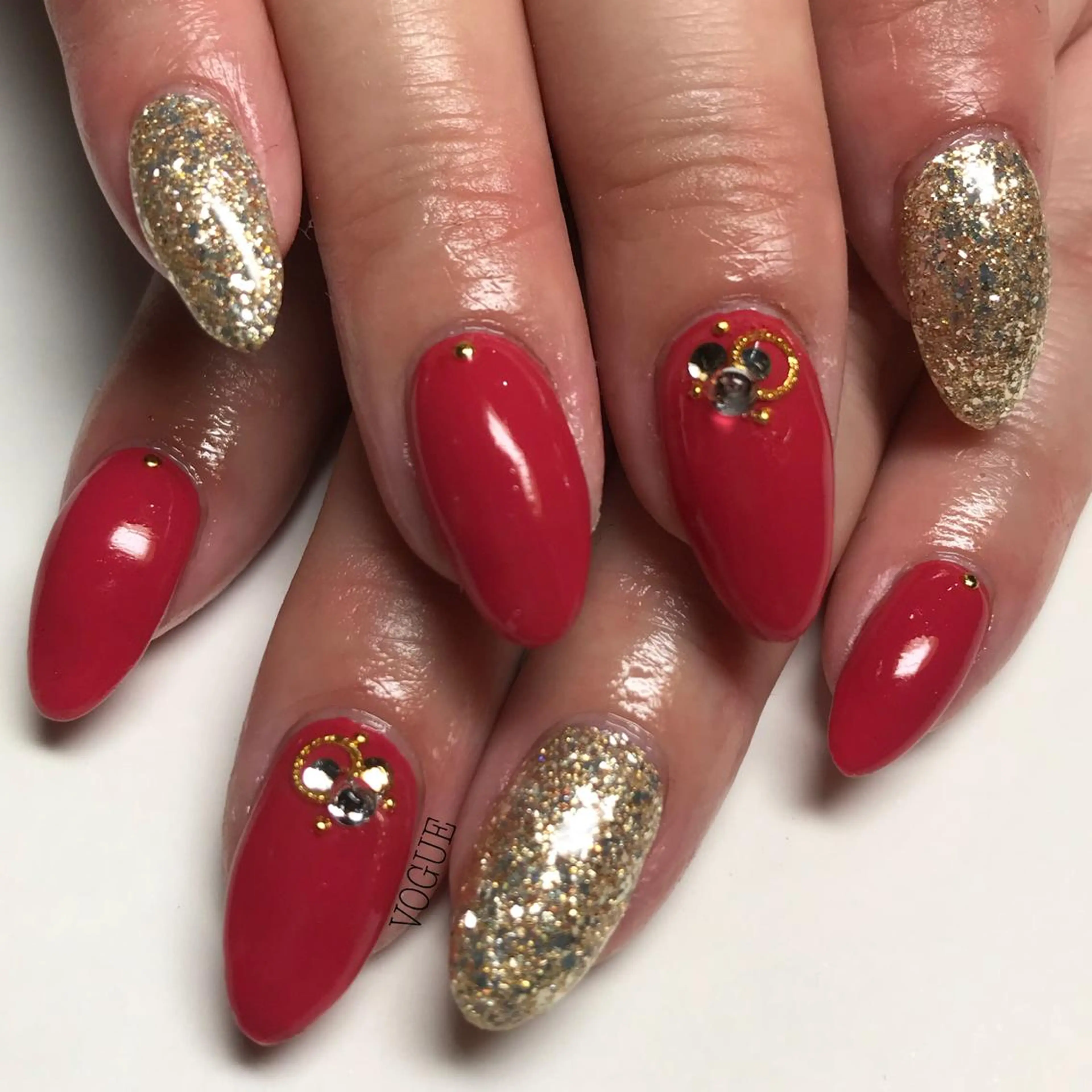 ネイル 赤色 ハンドネイル VOGUE ×SWANのネイルデザイン