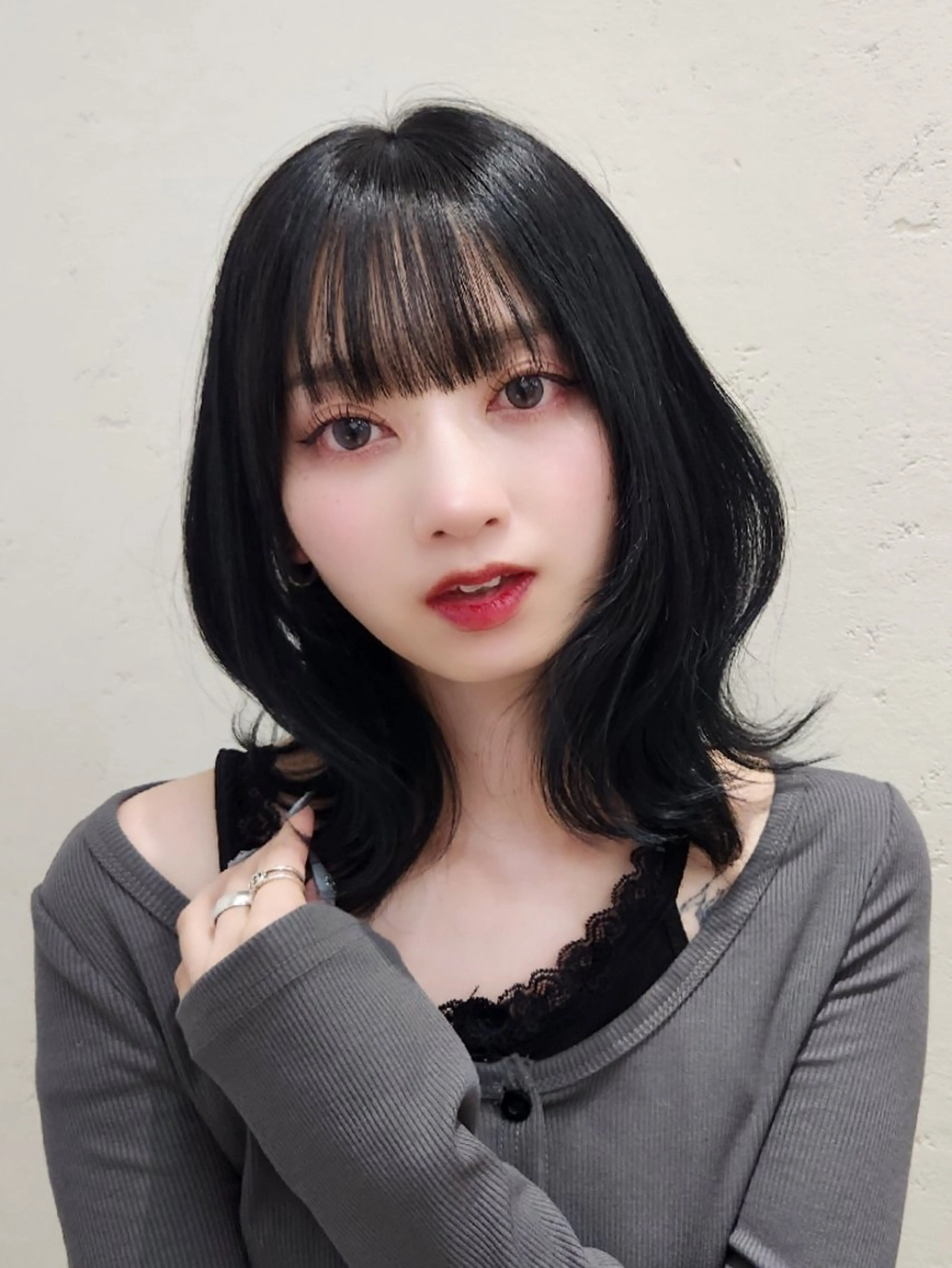 ミディアム カラー 黒髪 ブルーカラー ブルーブラック ヘアカラー 【縮毛矯正/髪質改善 カラー】yumiのヘアスタイル