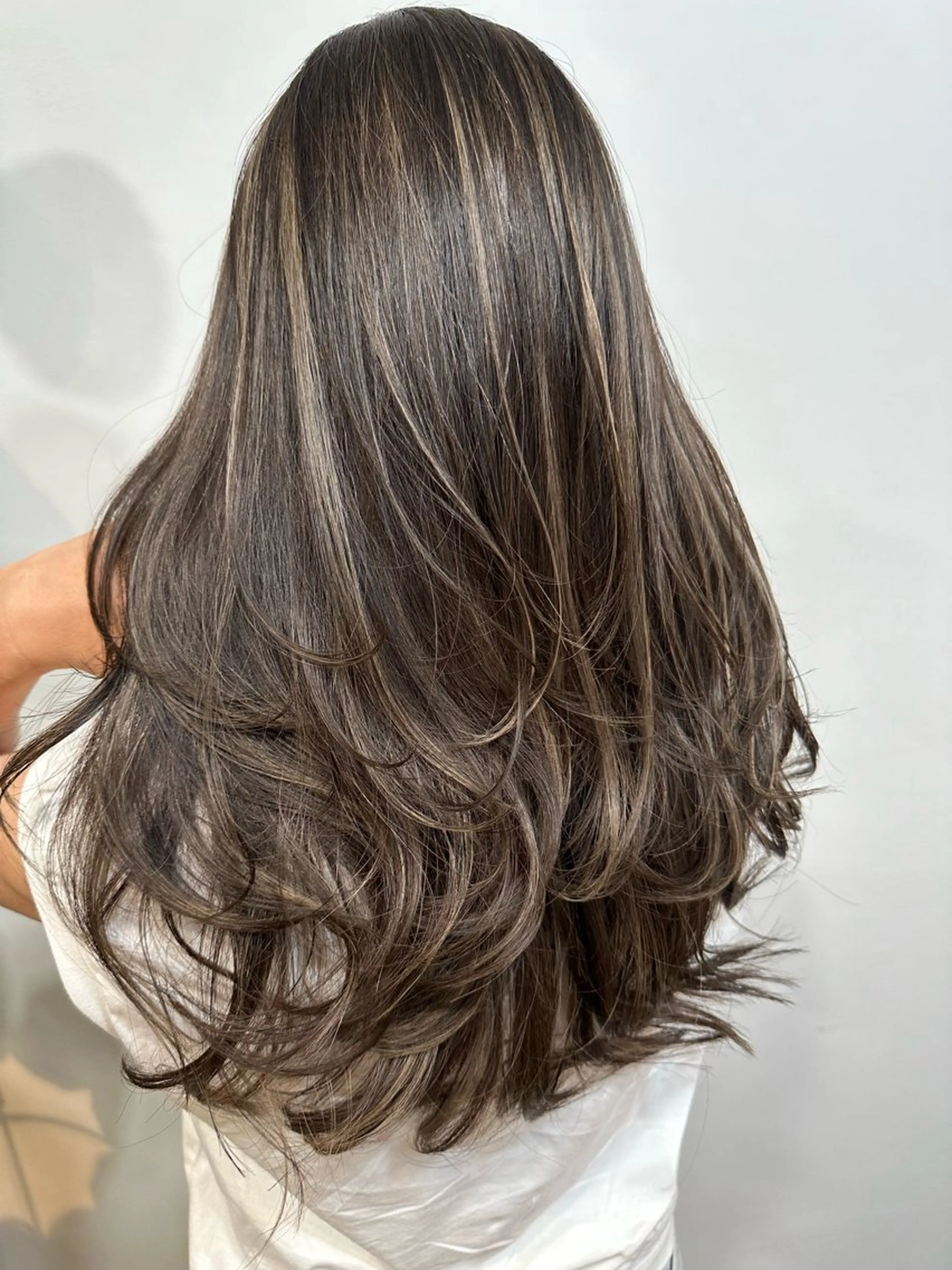 カラー Merly Osakaのヘアスタイル