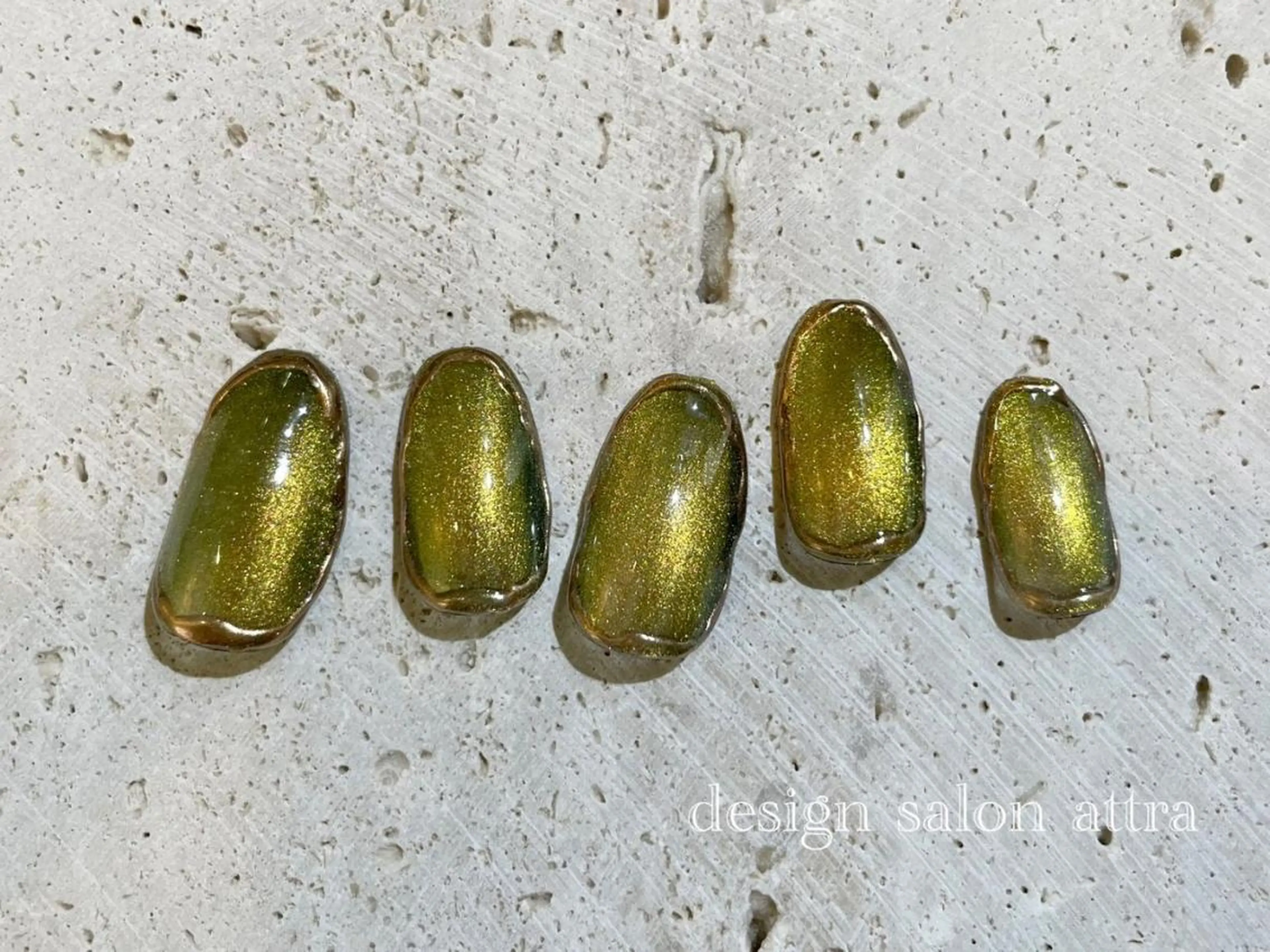 ネイル 根津 綾子のネイルデザイン