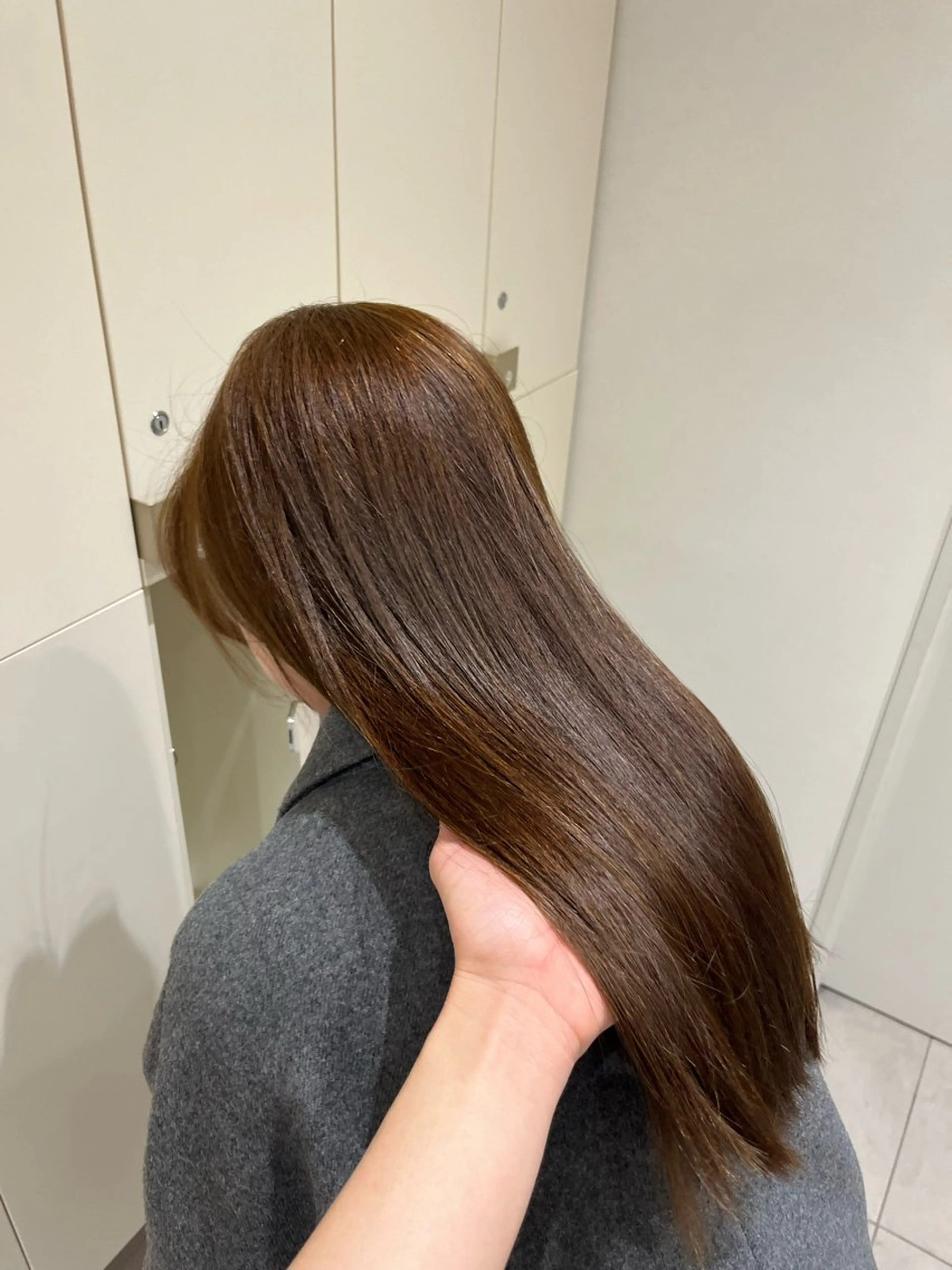 セミロング カラー 似合わせレイヤー 透明感カラーのヘアスタイル