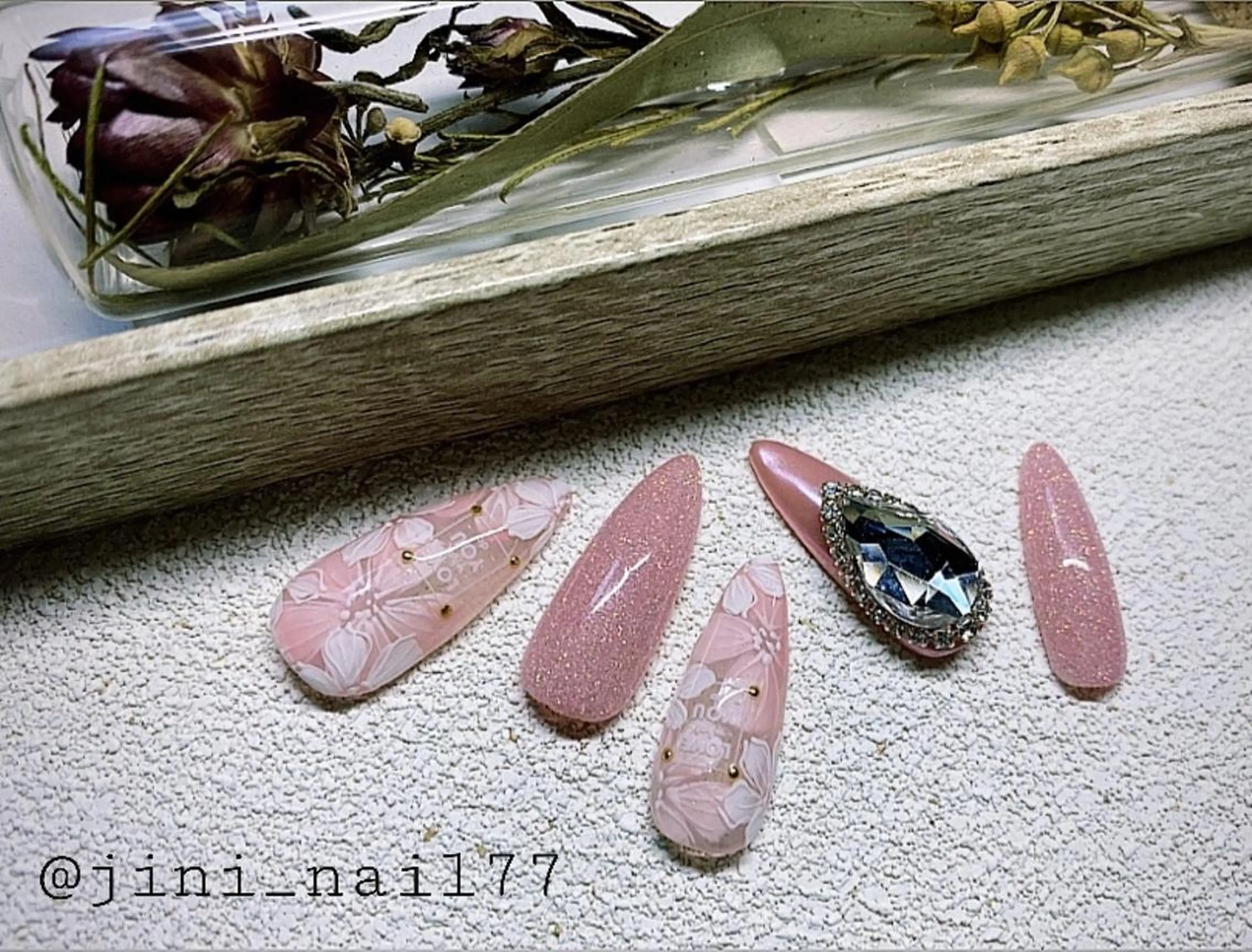 ネイル ハンドネイル JINI NAIL所属・ジニ ネイルのネイルデザイン
