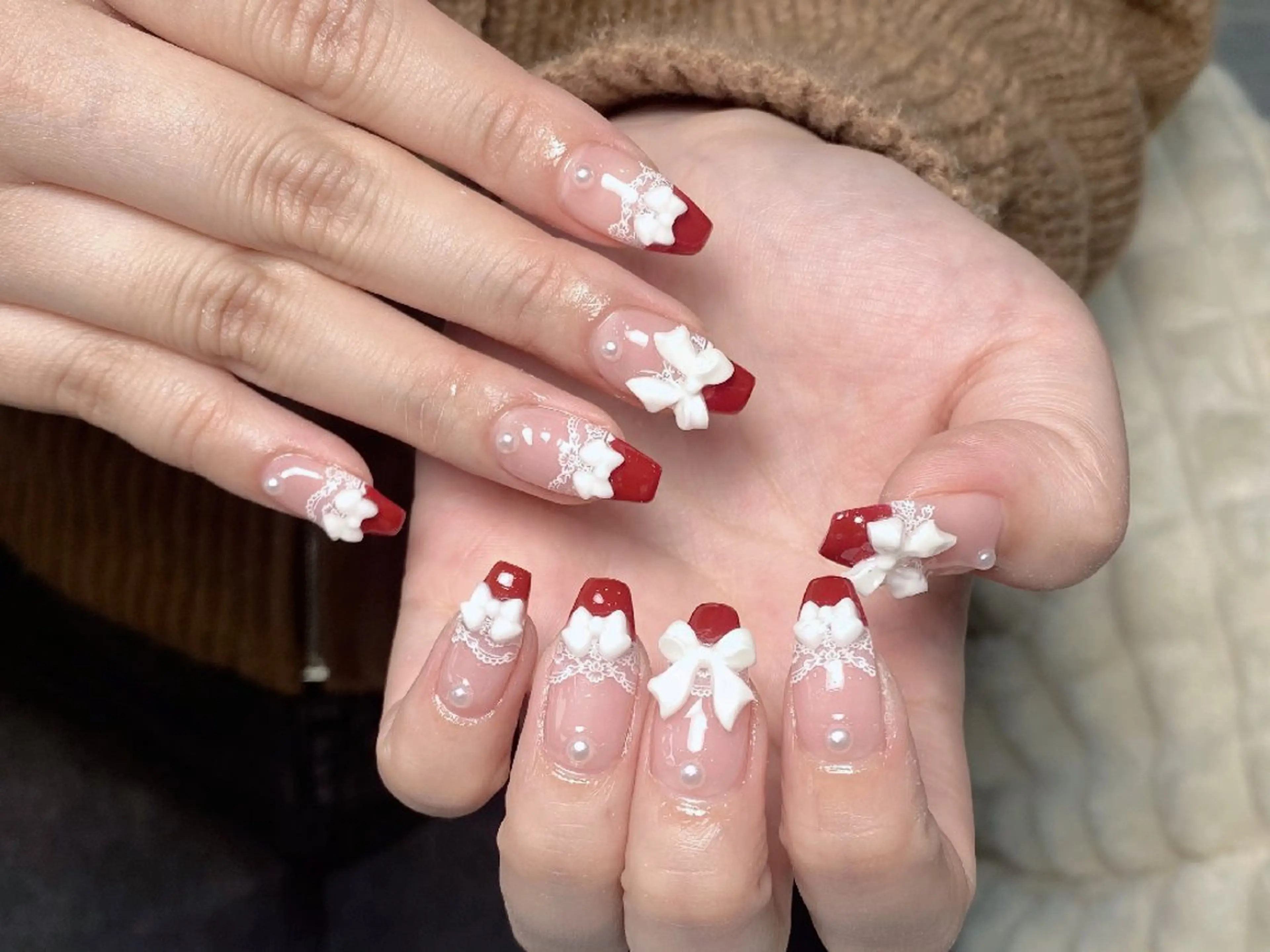 ネイル チークネイル フレンチネイル ジェルネイル ガーリー キラキラネイル ハンドネイル UM Nail Salonのネイルデザイン