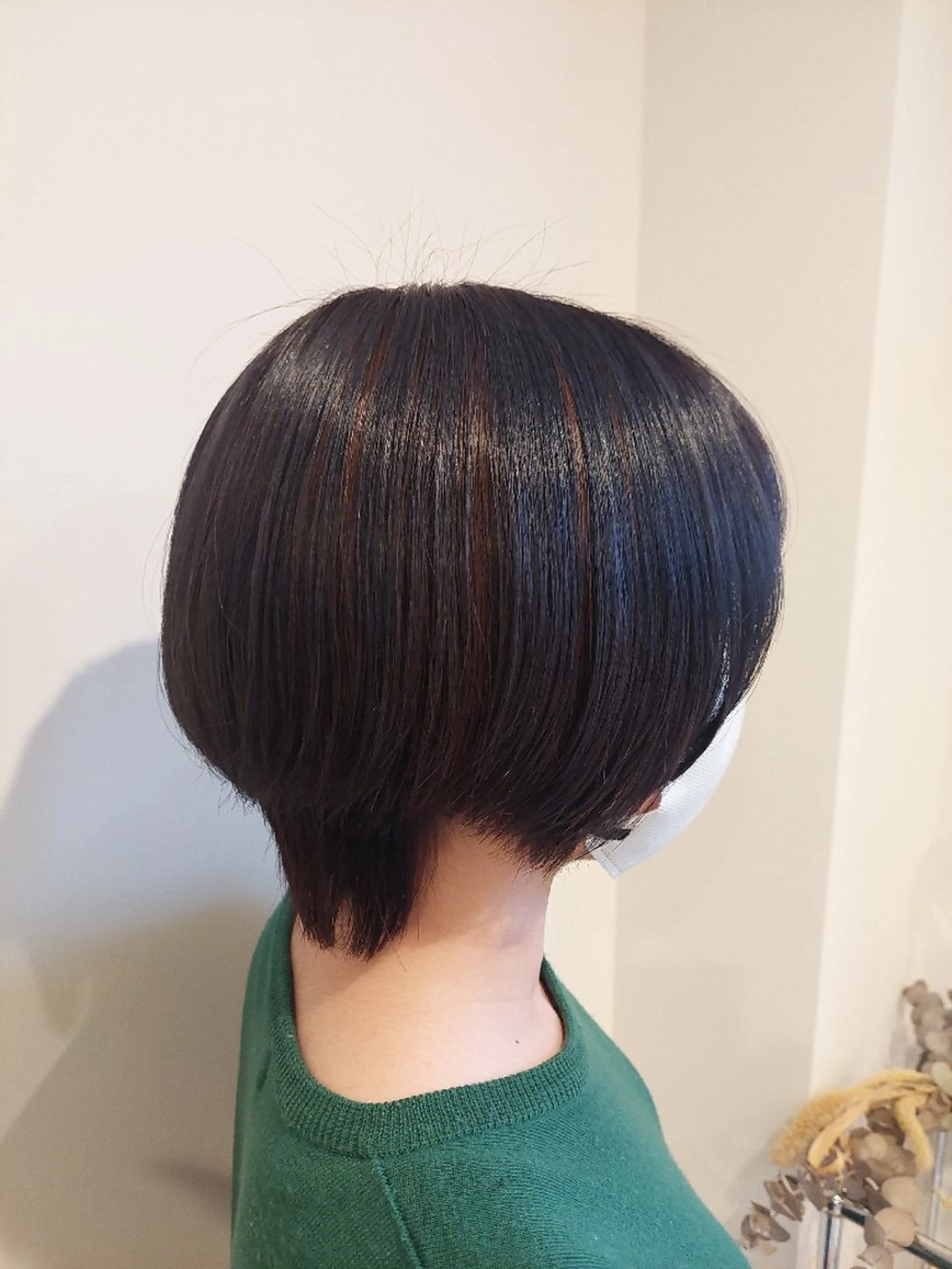 ショート カラー 黒髪 ブルーカラー ブルーブラック トリートメント ヘアカラー 齊藤 舞風のヘアスタイル