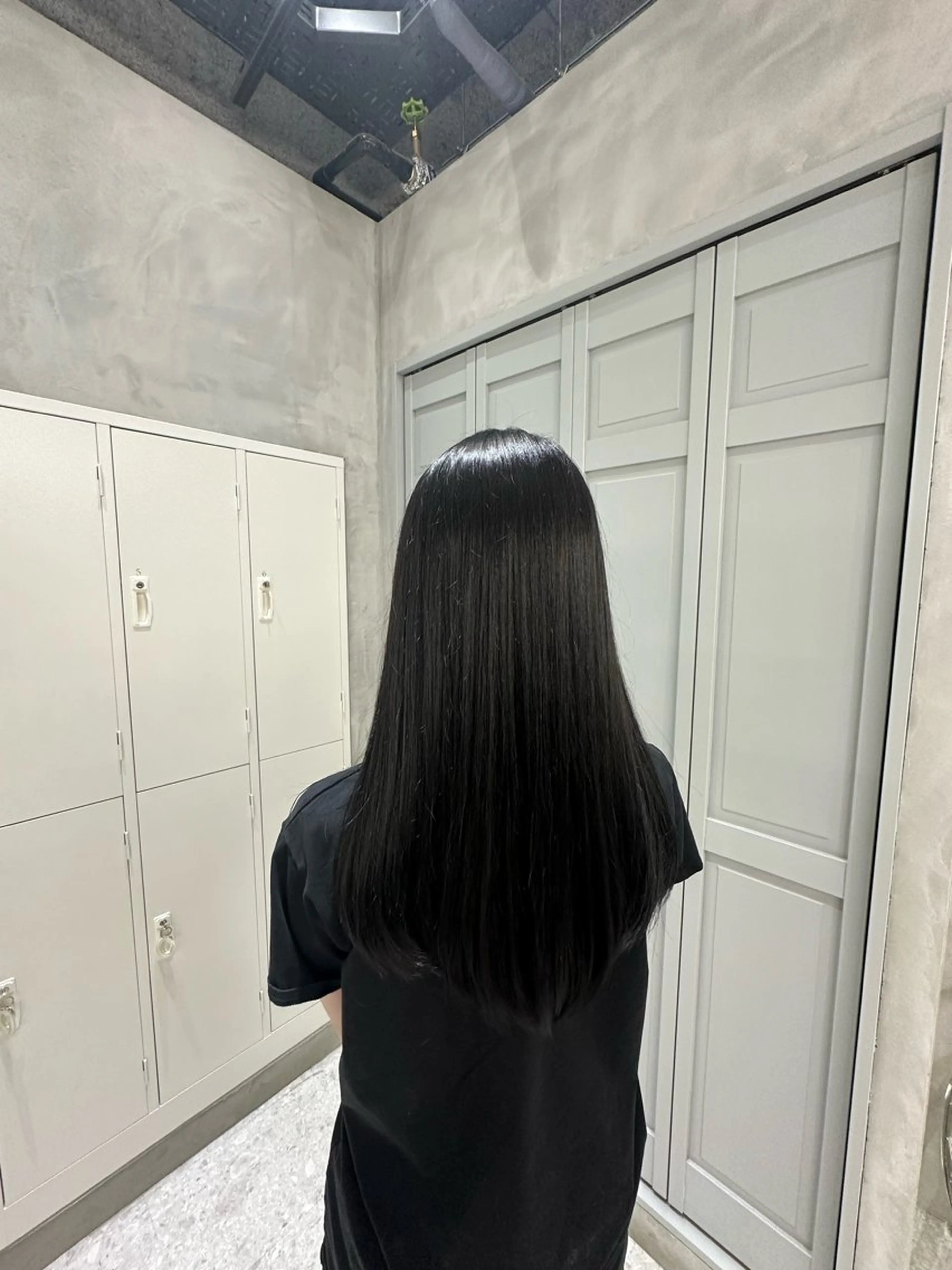 ロング カラー 黒髪 ブルーカラー ブルーブラック 髪質改善 カット ヘアカラー 縮毛矯正 トリートメント 艶髪/縮毛矯正 特化　ヒトシのヘアスタイル