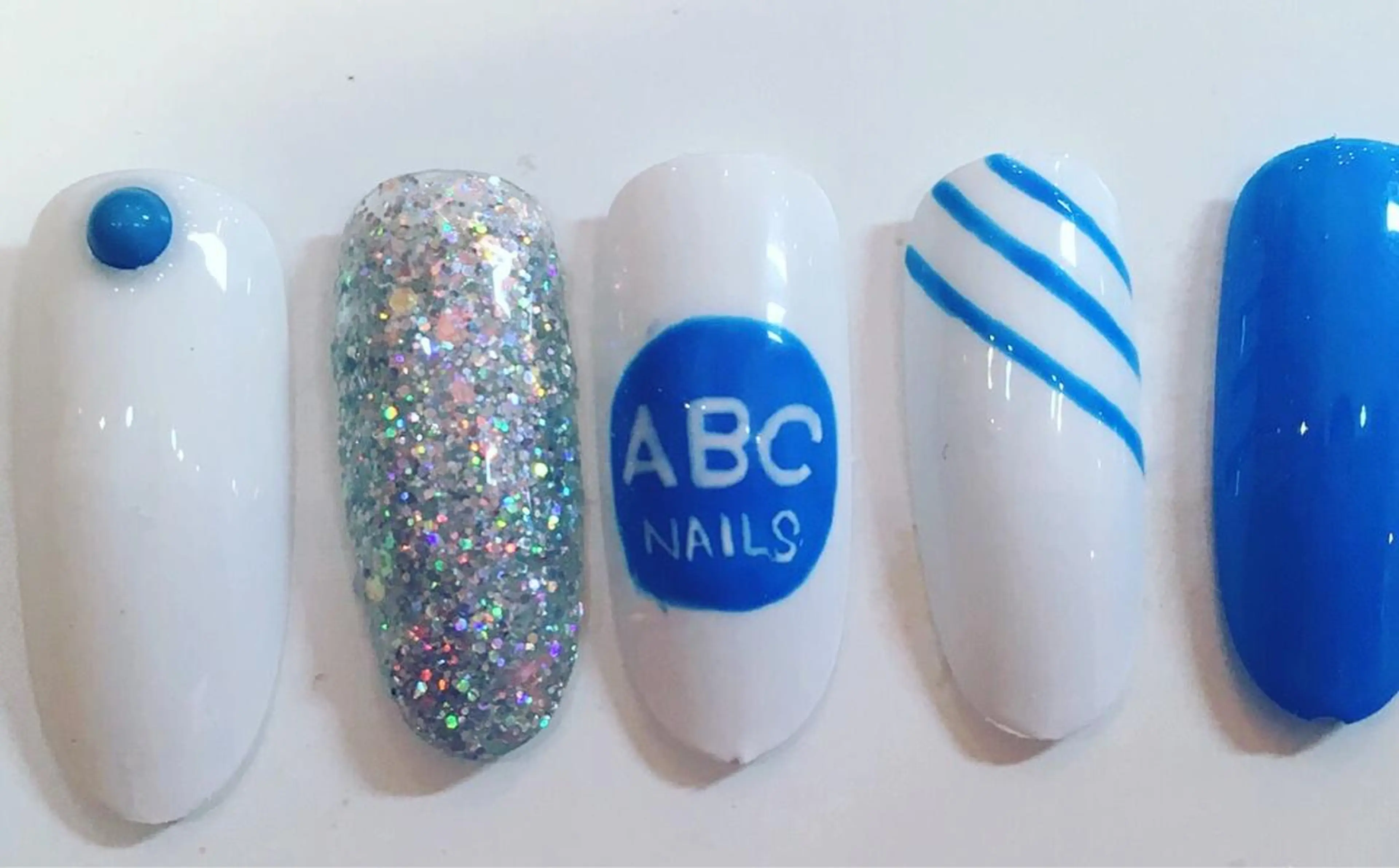 ミディアム カラー パーマ ヘアアレンジ メンズ キッズ ネイル マツエク・マツパ 付け放題 アートネイル フットネイル ジェルネイル 持ち込み NAILSGOGO shibuyaのネイルデザイン