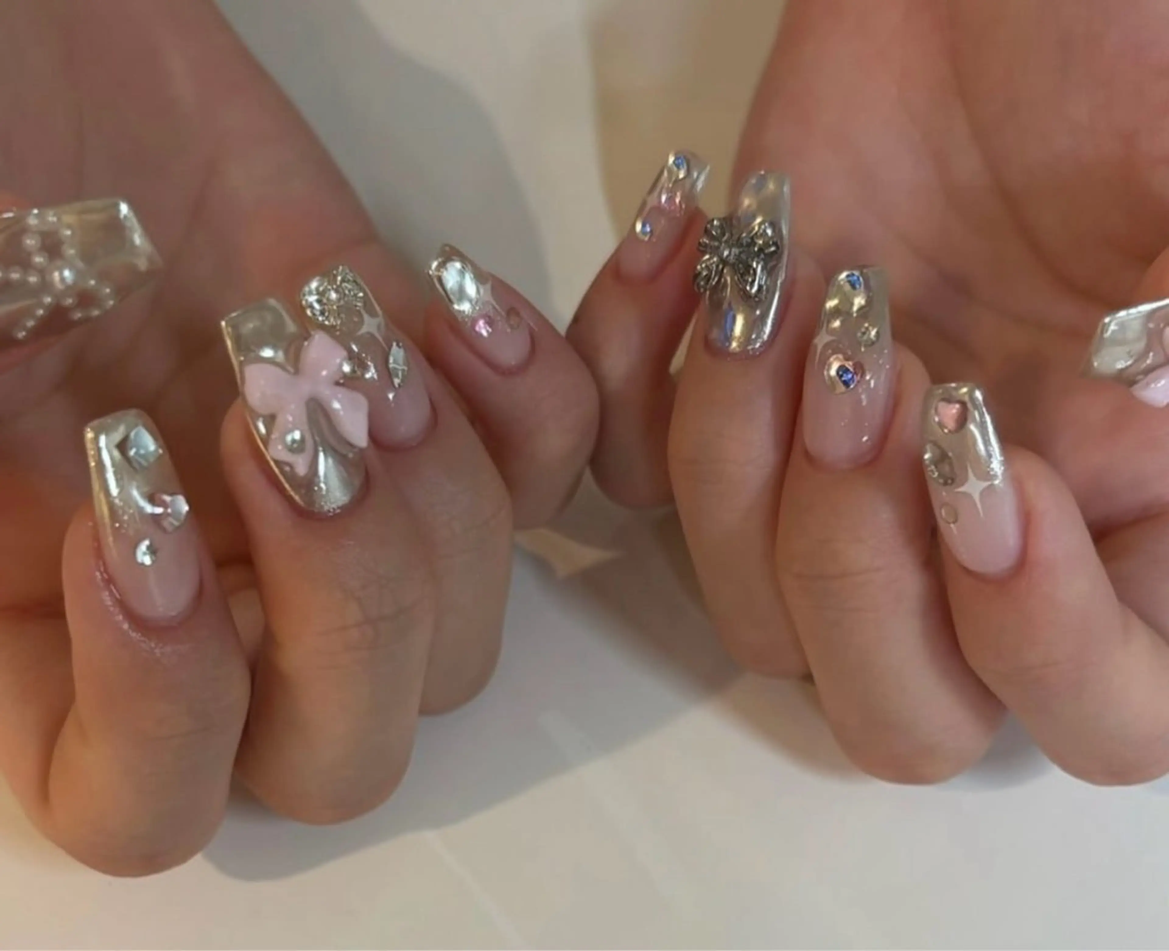 ネイル グラデーション キラキラネイル ワンカラーネイル 冬ネイル Jenn Nail Salonのネイルデザイン