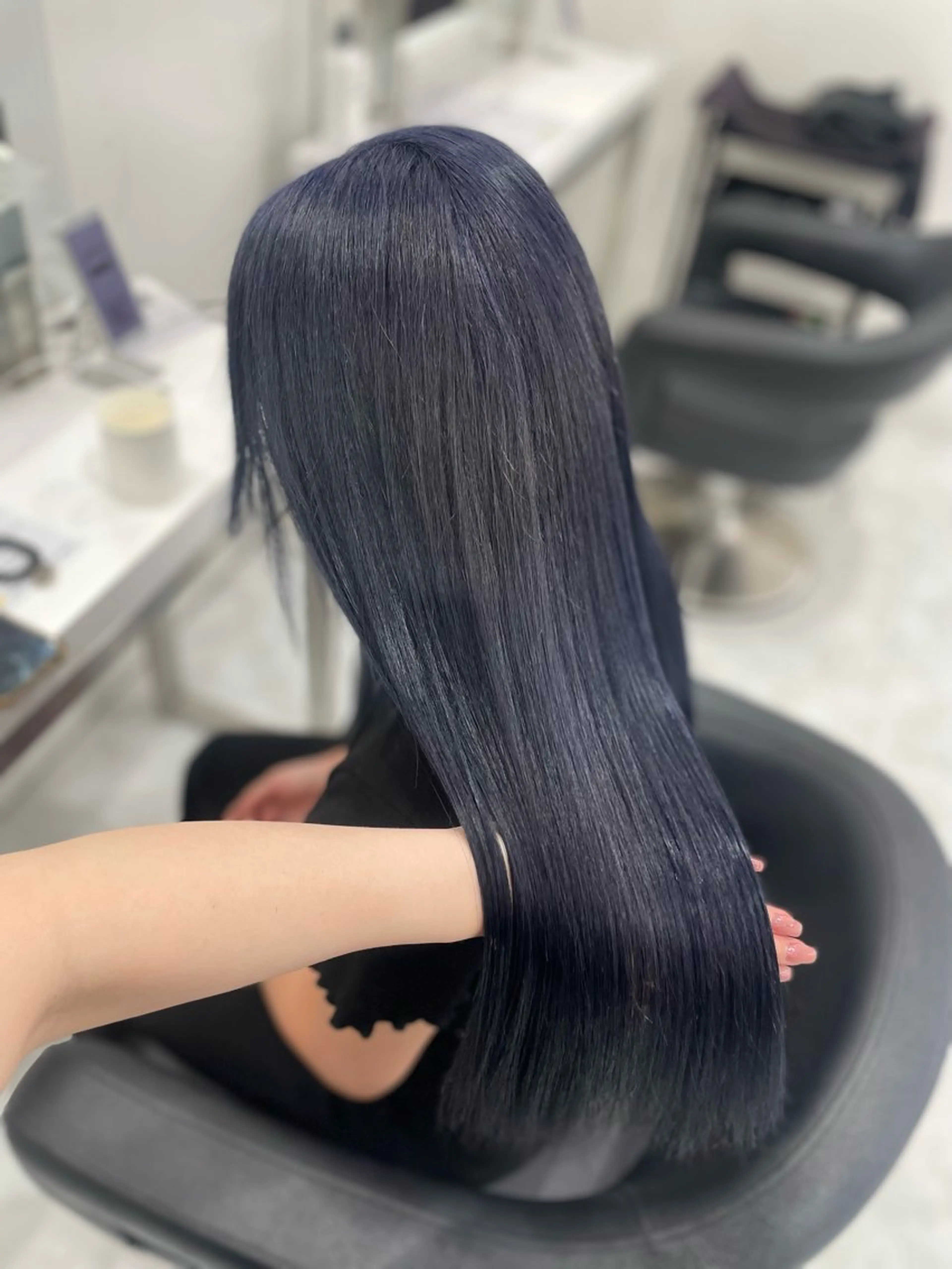 ロング カラー ブリーチ ブルーカラー ネイビーカラー ヘアカラー 💗秋冬トレンドヘア Natsumi 💗のヘアスタイル